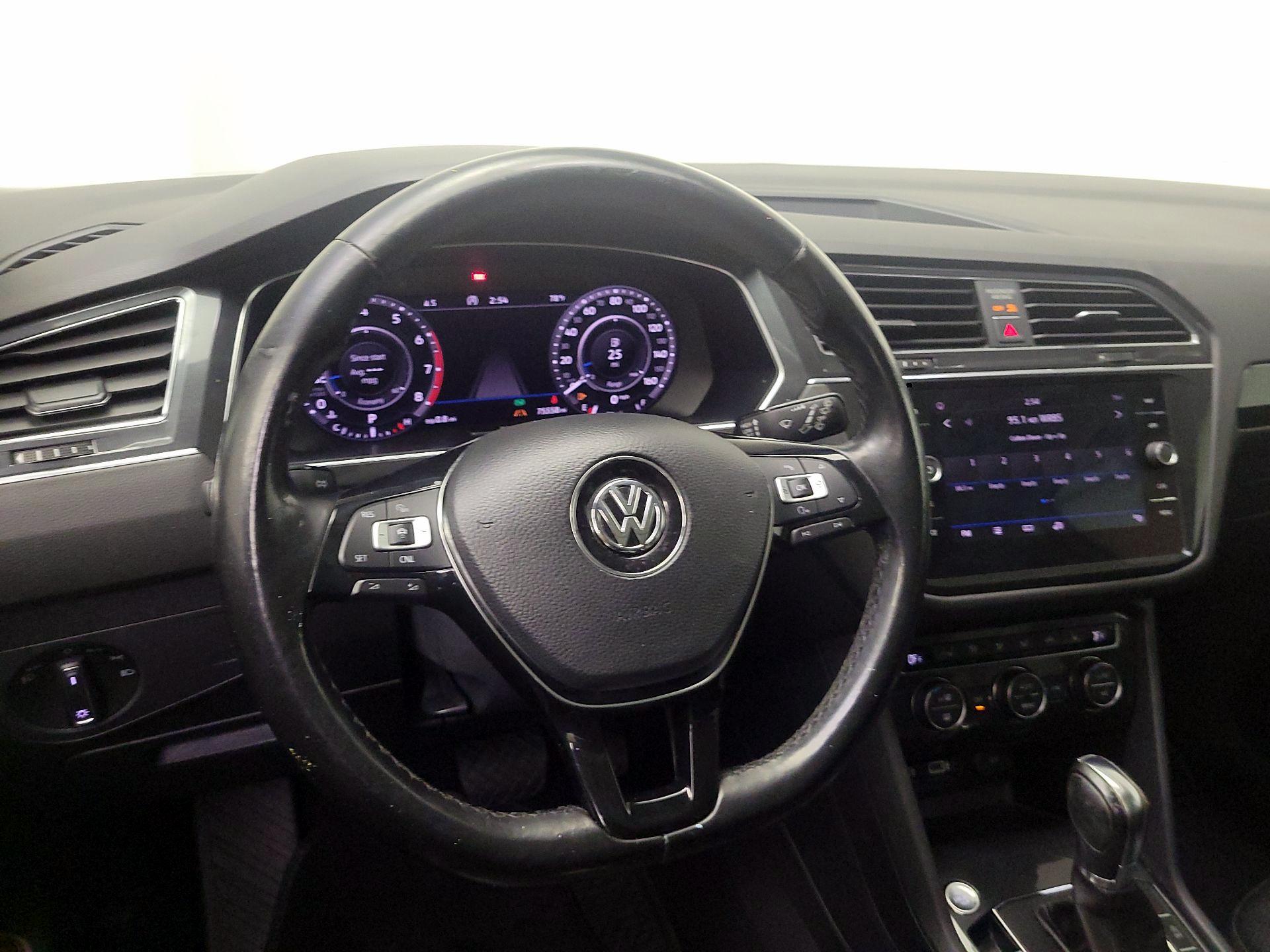 Thumbnail: 2018 Volkswagen Tiguan - 10