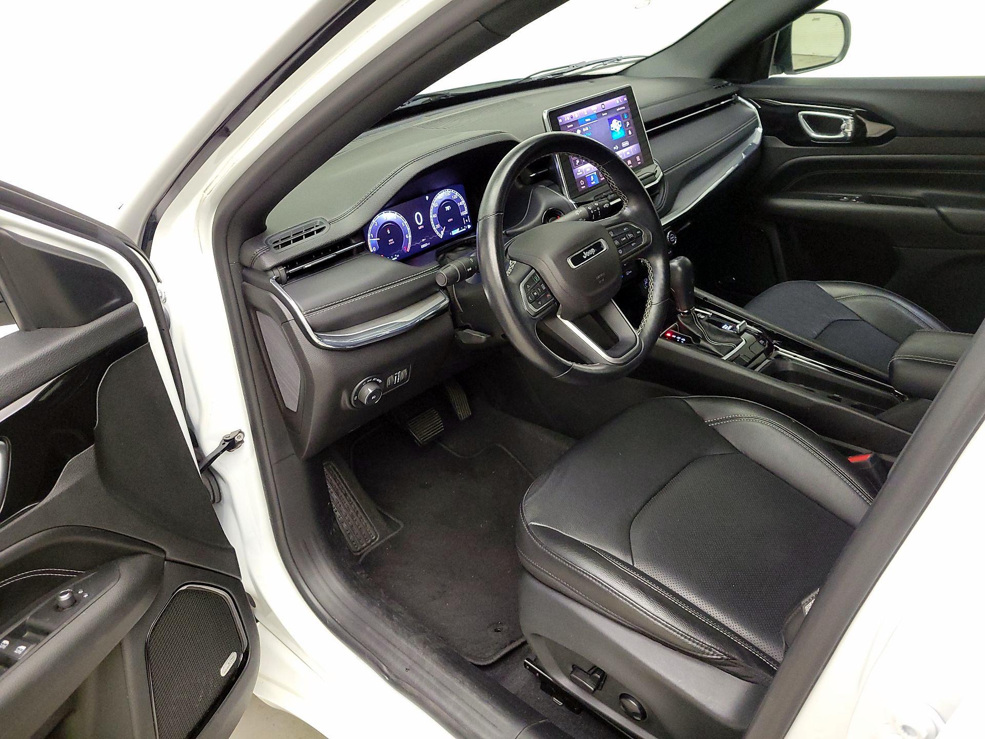Thumbnail: 2022 Jeep Compass - 11