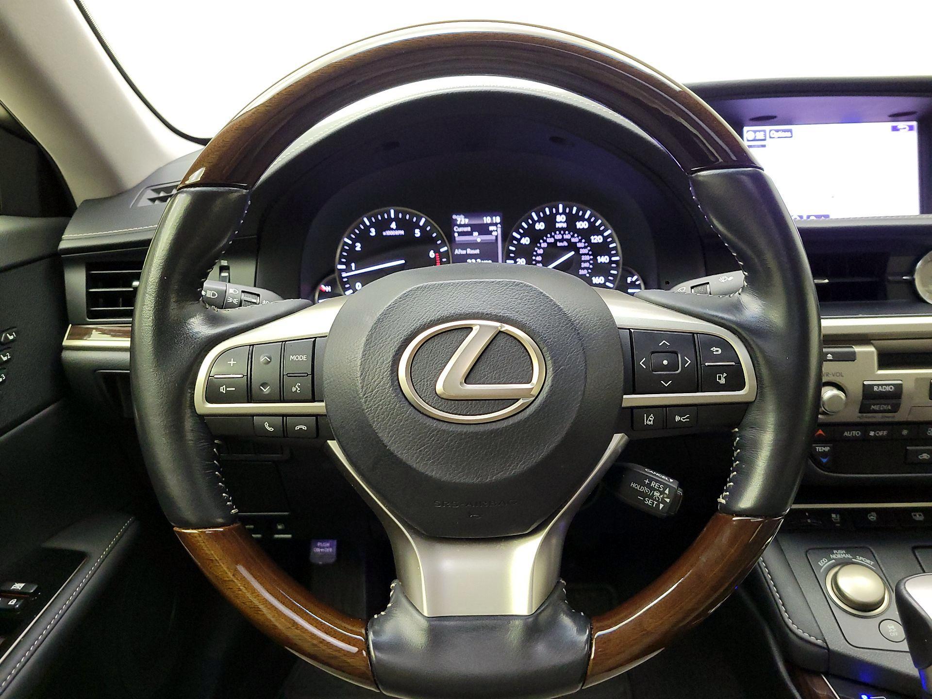 Thumbnail: 2016 Lexus ES - 10