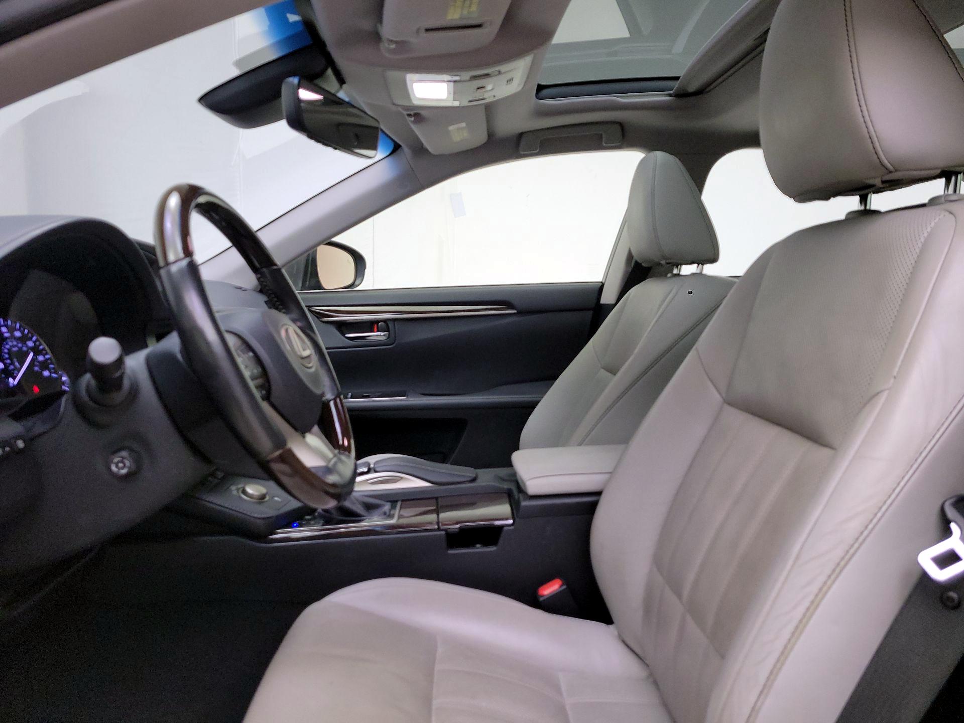 Thumbnail: 2016 Lexus ES - 11