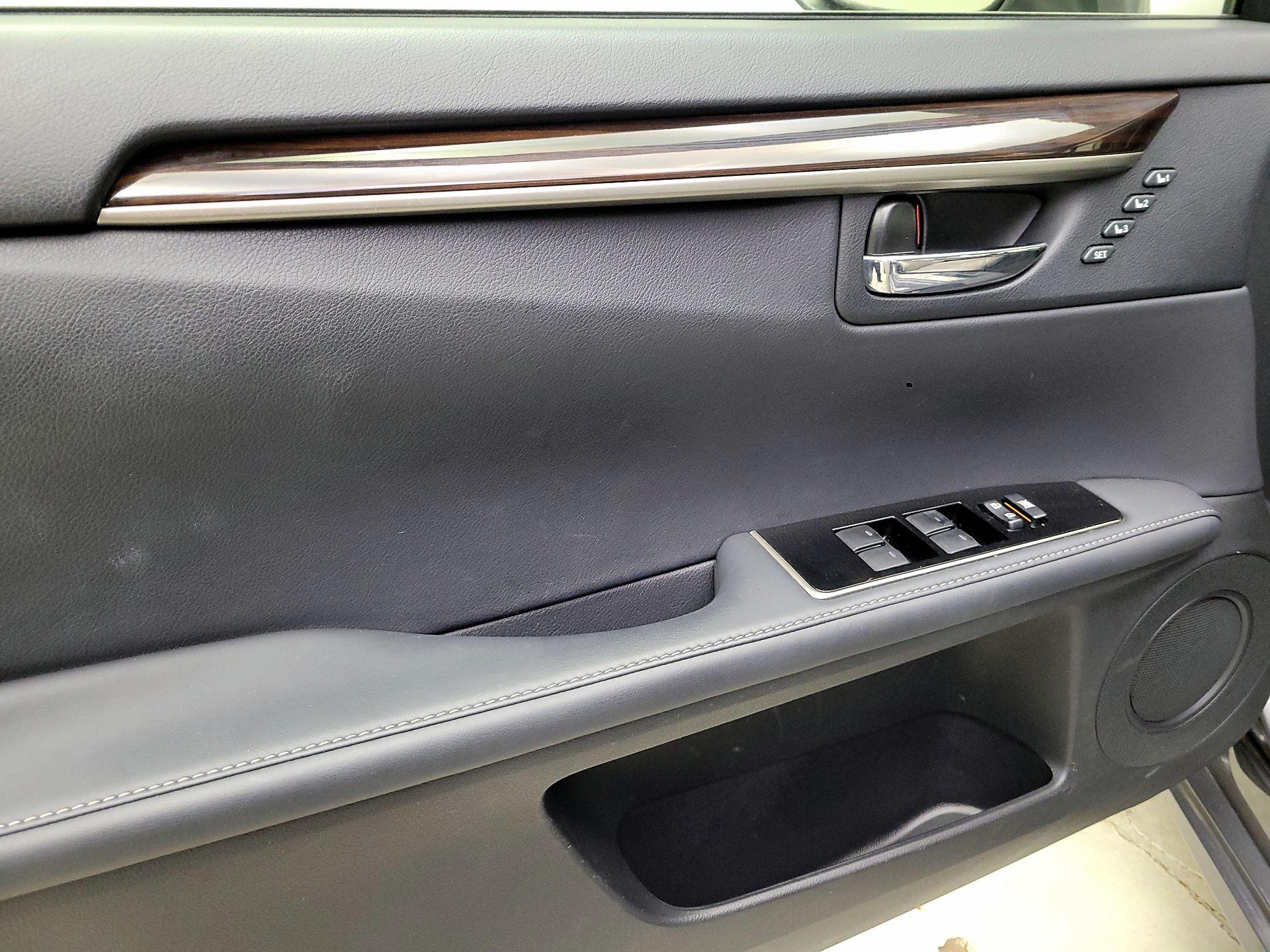Thumbnail: 2016 Lexus ES - 12