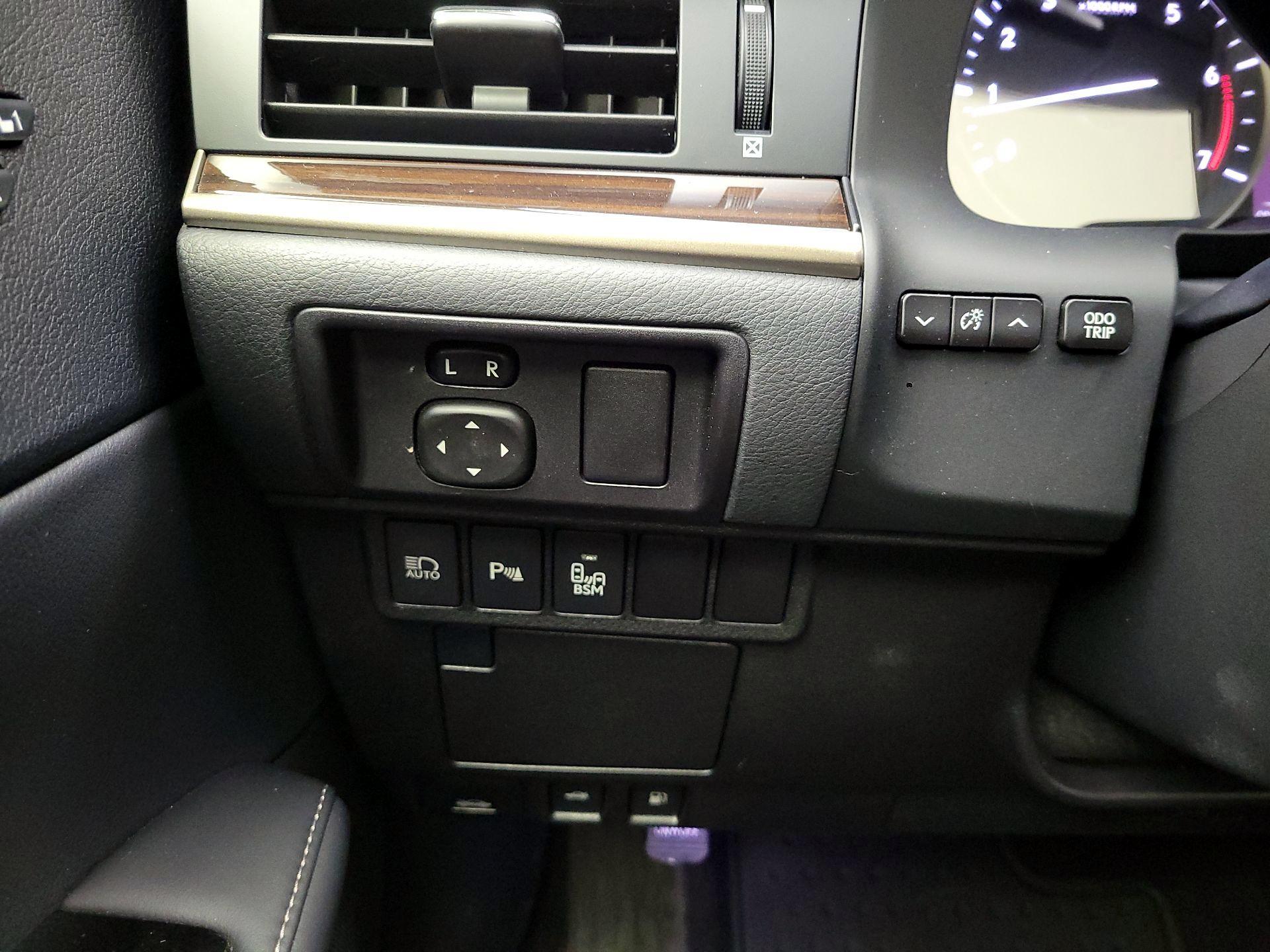 Thumbnail: 2016 Lexus ES - 13