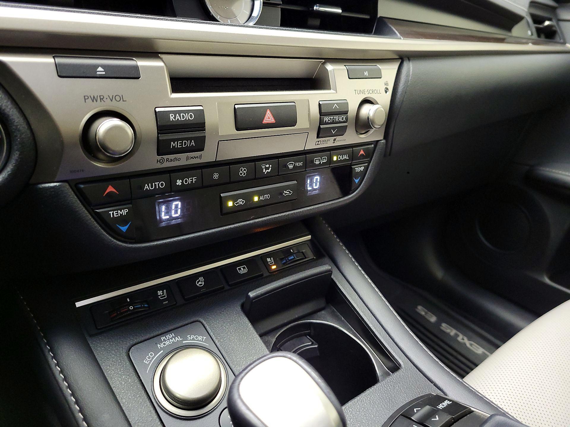 Thumbnail: 2016 Lexus ES - 17