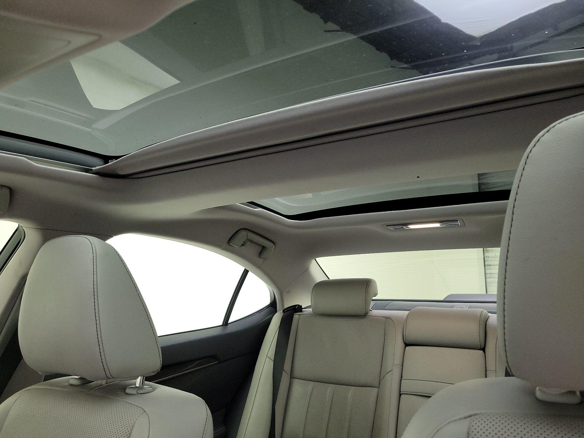 Thumbnail: 2016 Lexus ES - 20