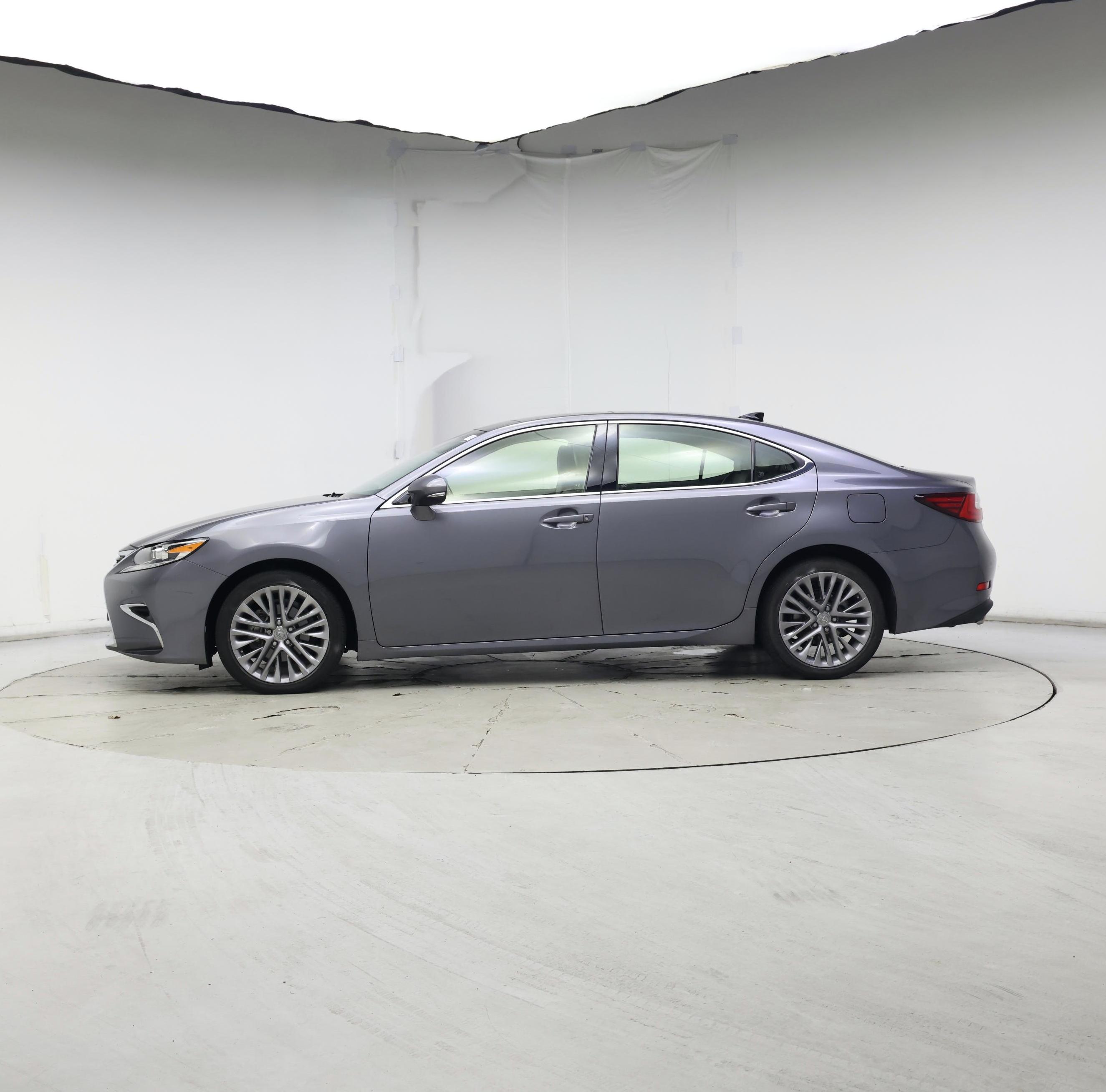 Thumbnail: 2016 Lexus ES - 3