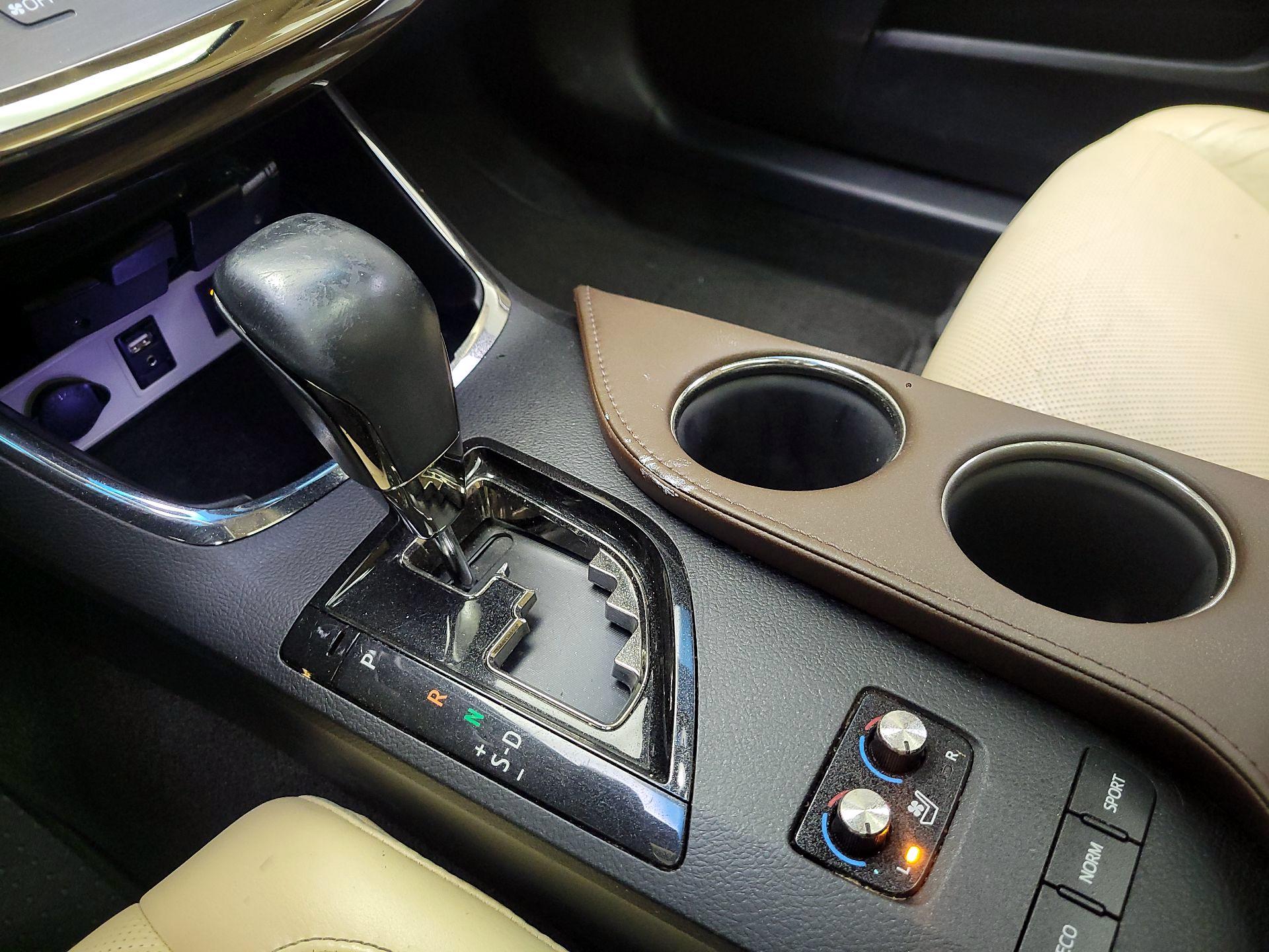 Thumbnail: 2015 Toyota Avalon - 18
