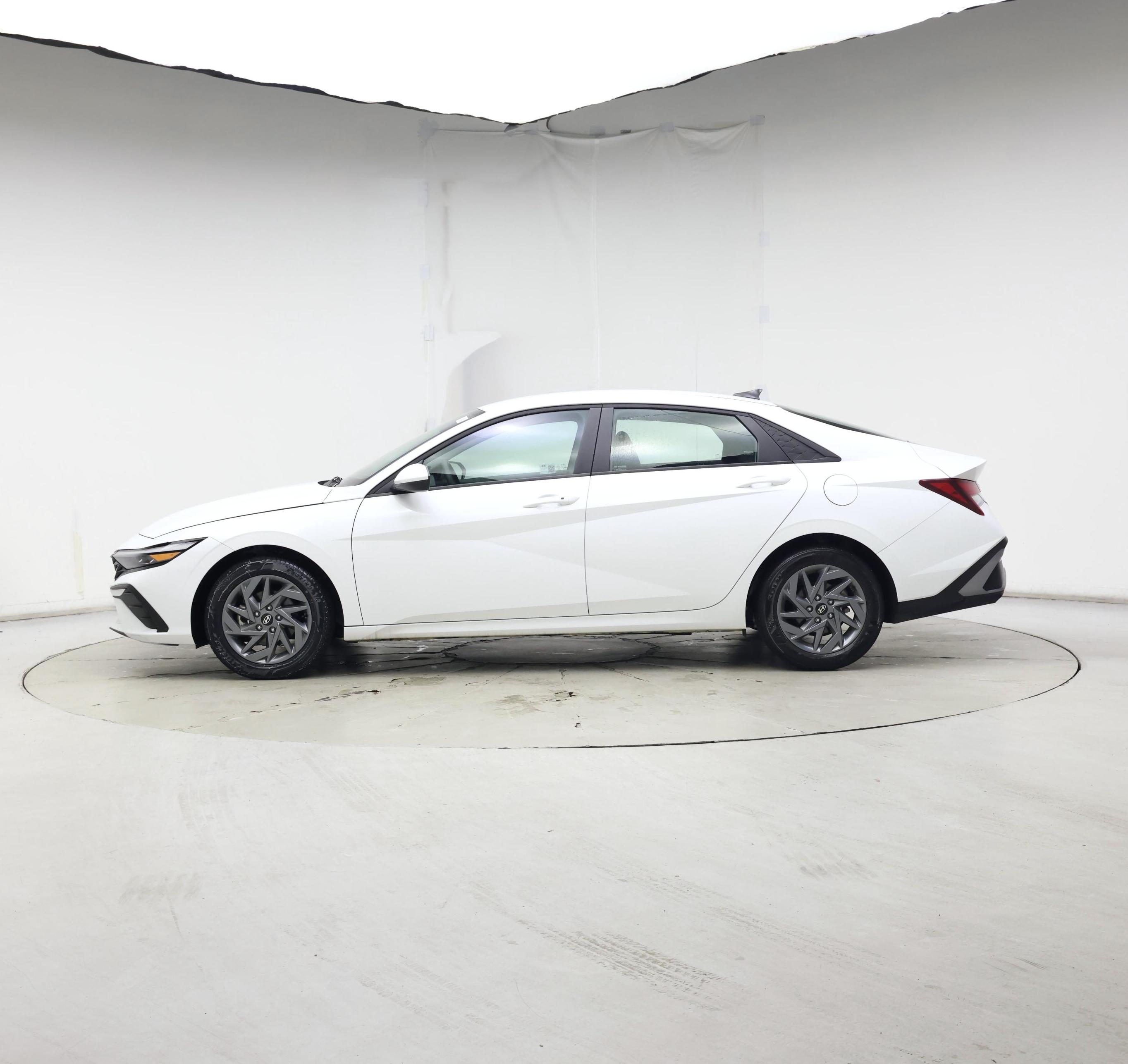Thumbnail: 2024 Hyundai Elantra - 3