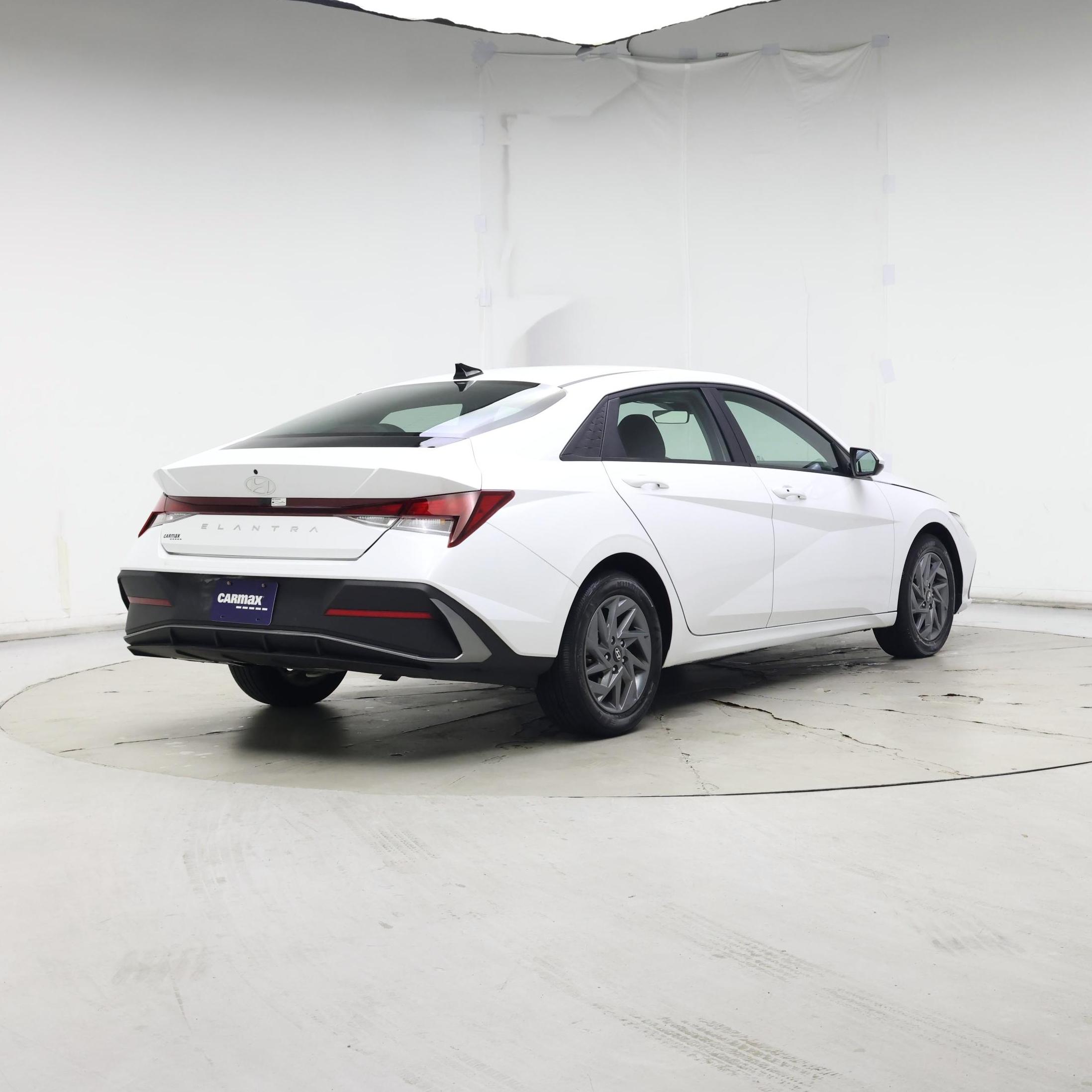 Thumbnail: 2024 Hyundai Elantra - 8