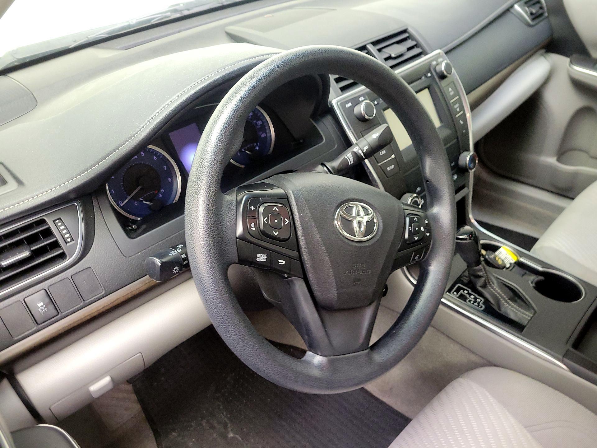 Thumbnail: 2017 Toyota Camry - 9