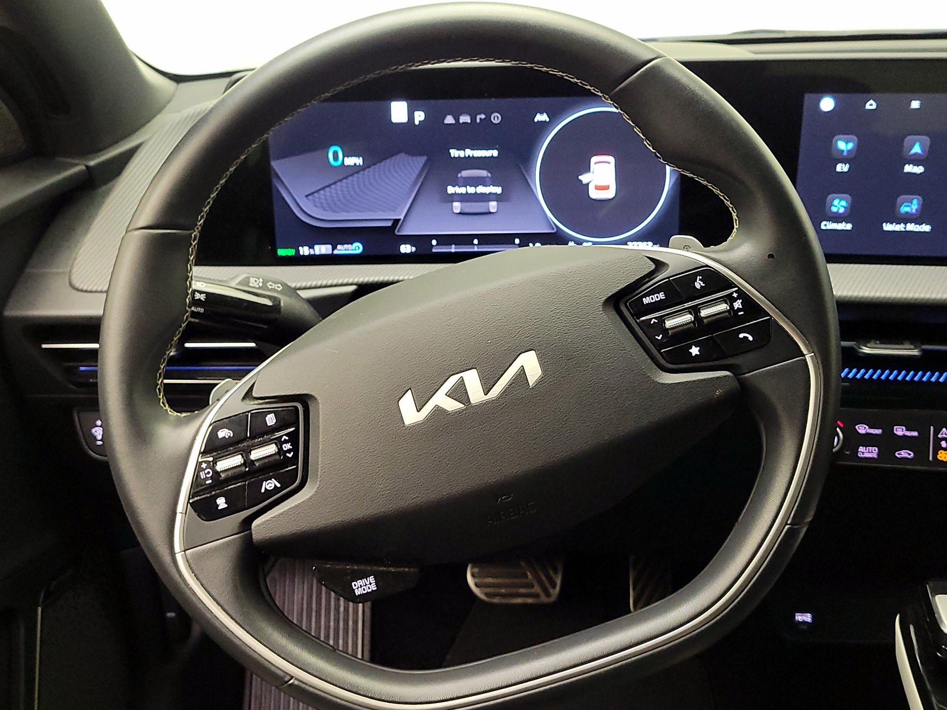 Thumbnail: 2022 Kia EV6 - 10
