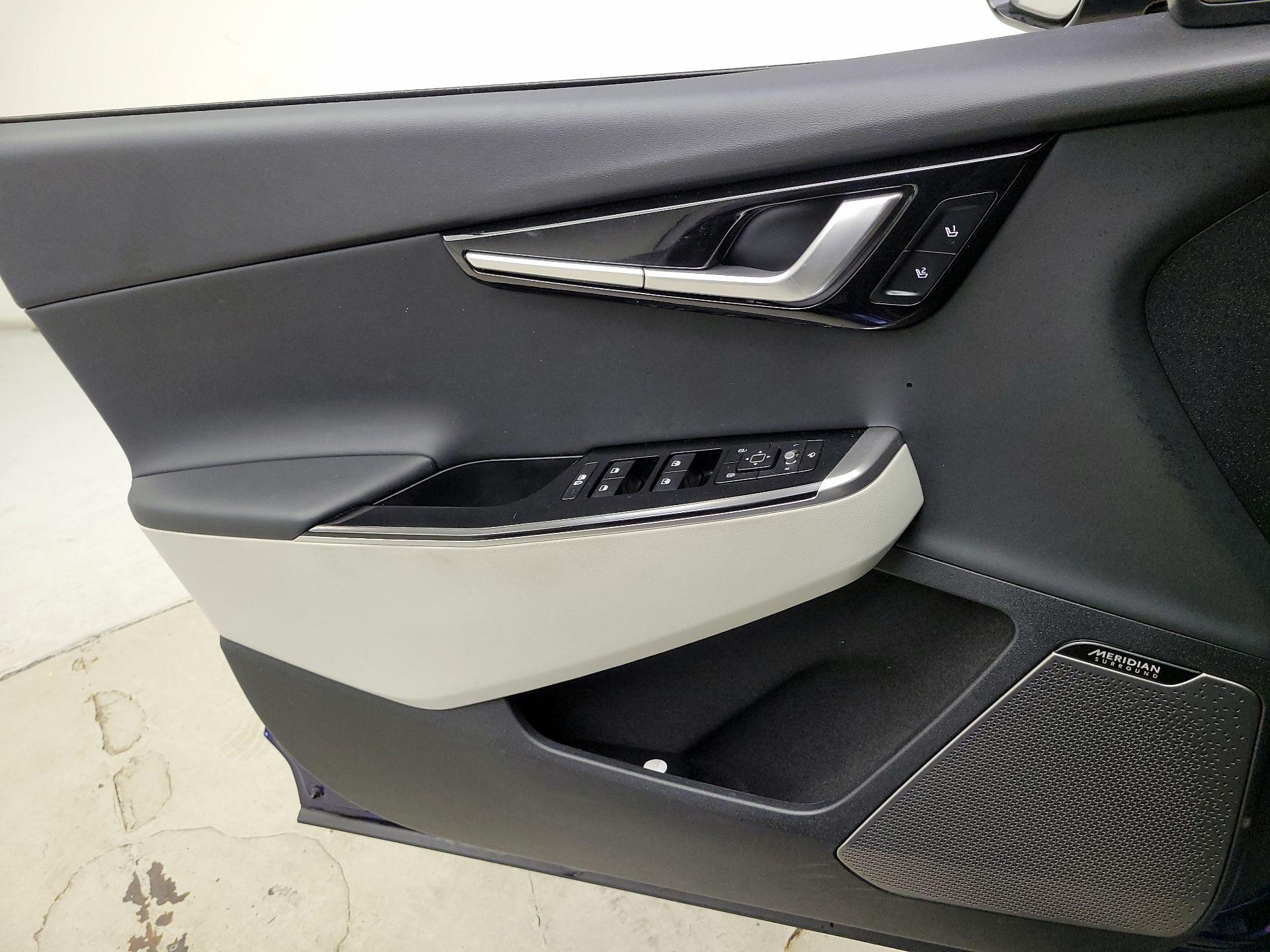 Thumbnail: 2022 Kia EV6 - 12