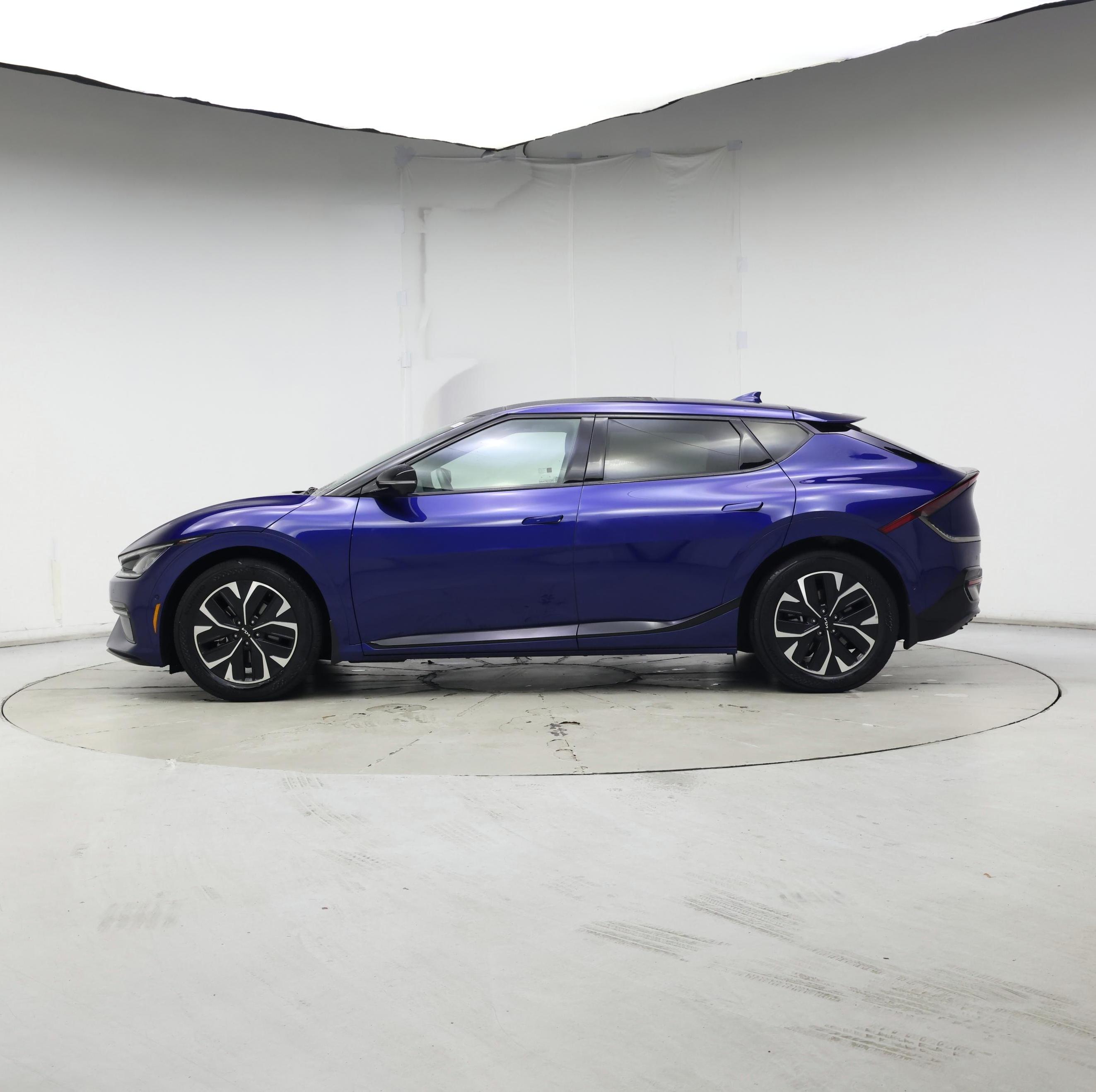 Thumbnail: 2022 Kia EV6 - 3