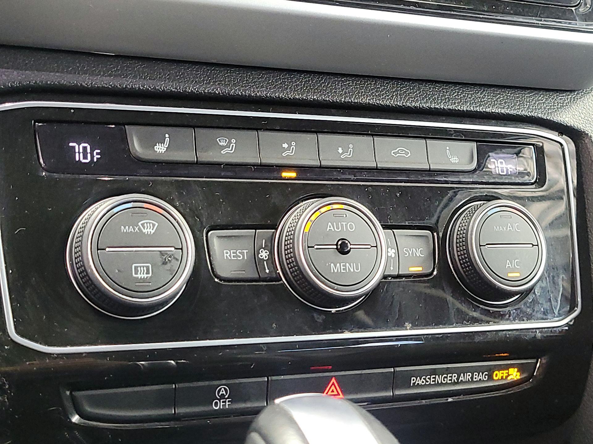 Thumbnail: 2022 Volkswagen Atlas - 16