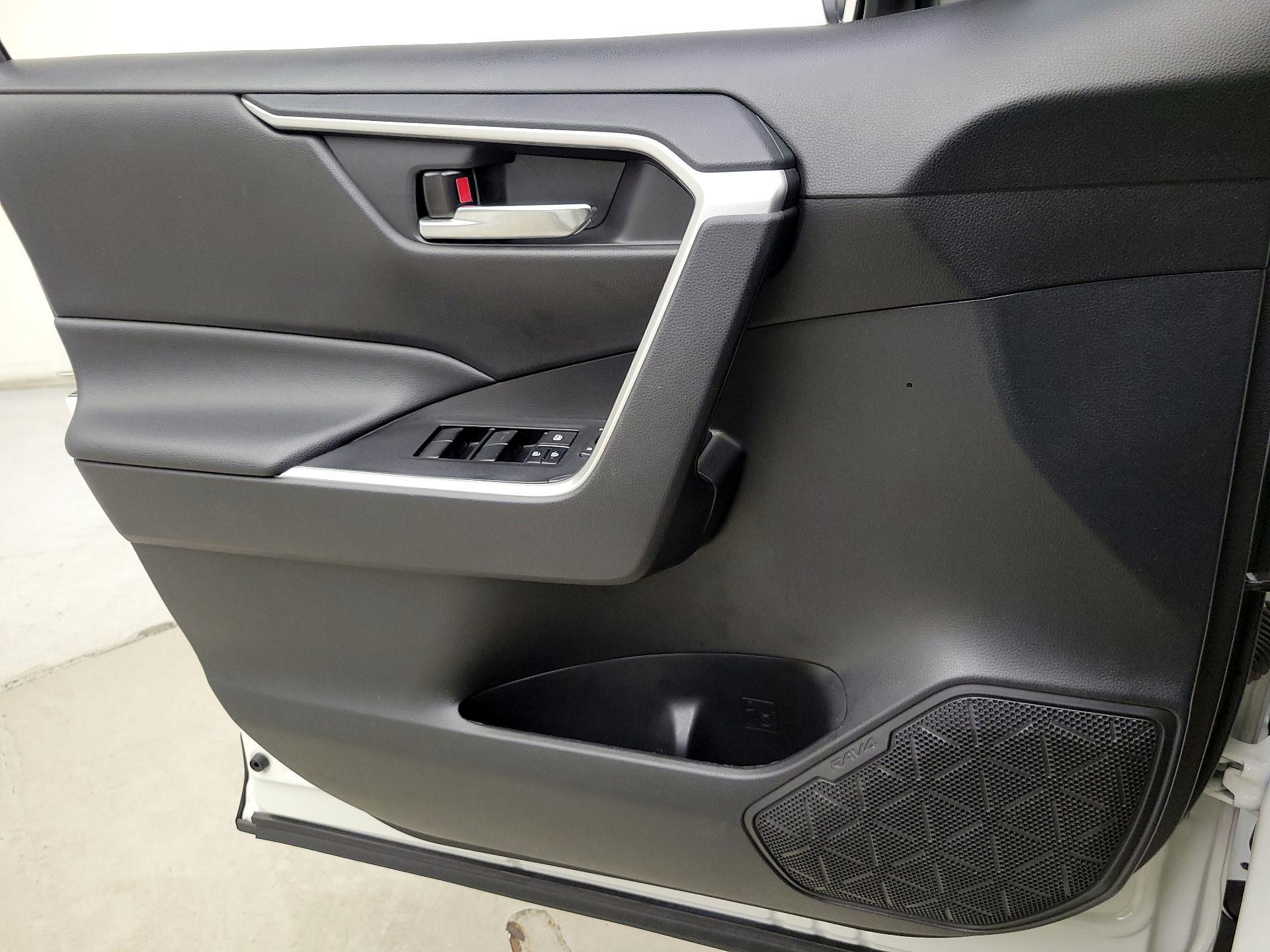Thumbnail: 2021 Toyota RAV4 - 12