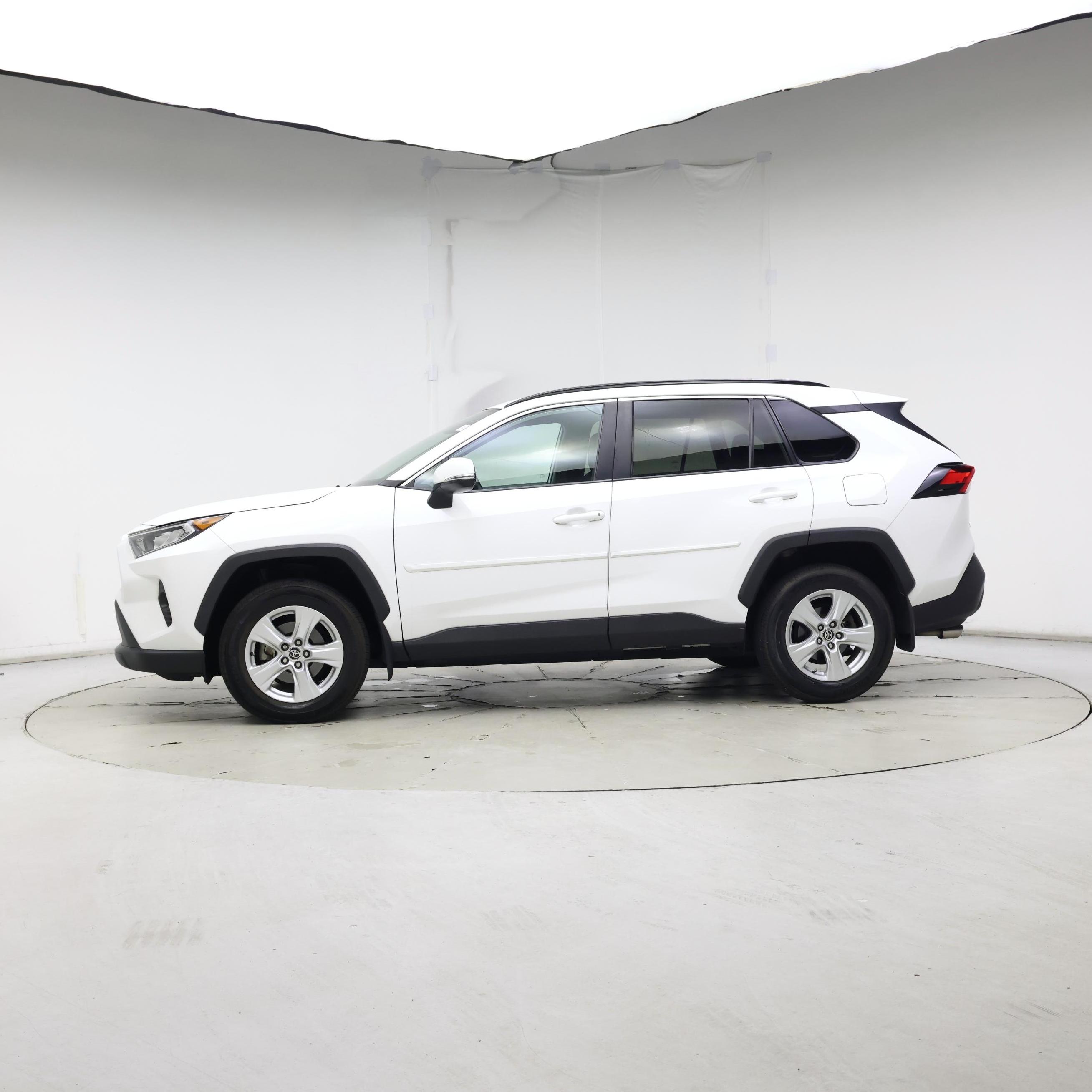 Thumbnail: 2021 Toyota RAV4 - 3