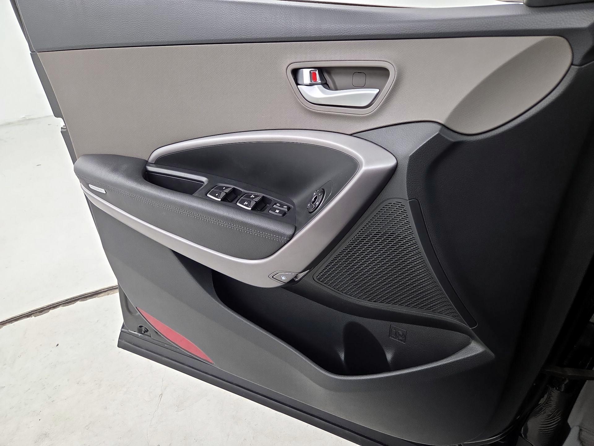 Thumbnail: 2016 Hyundai Santa Fe - 12