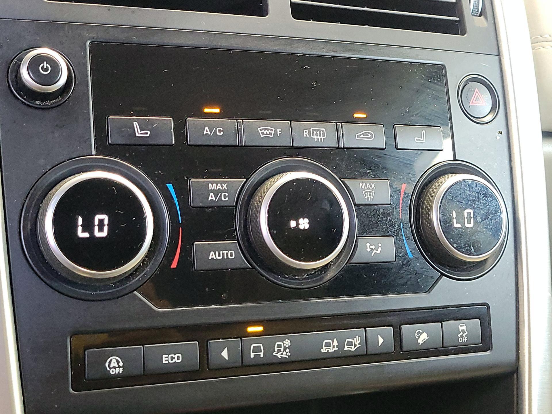 Thumbnail: 2019 Land Rover Discovery Sport - 16