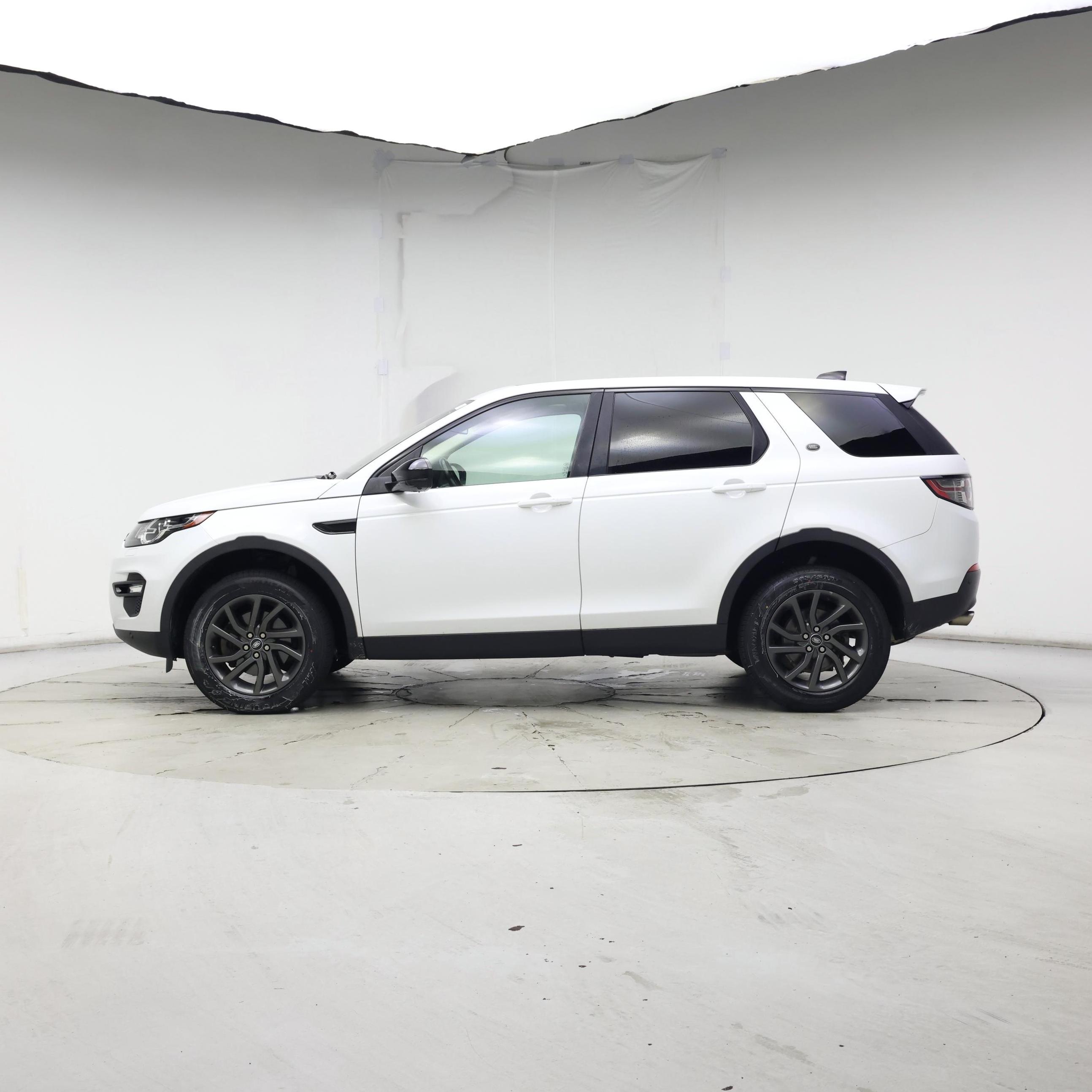 Thumbnail: 2019 Land Rover Discovery Sport - 3