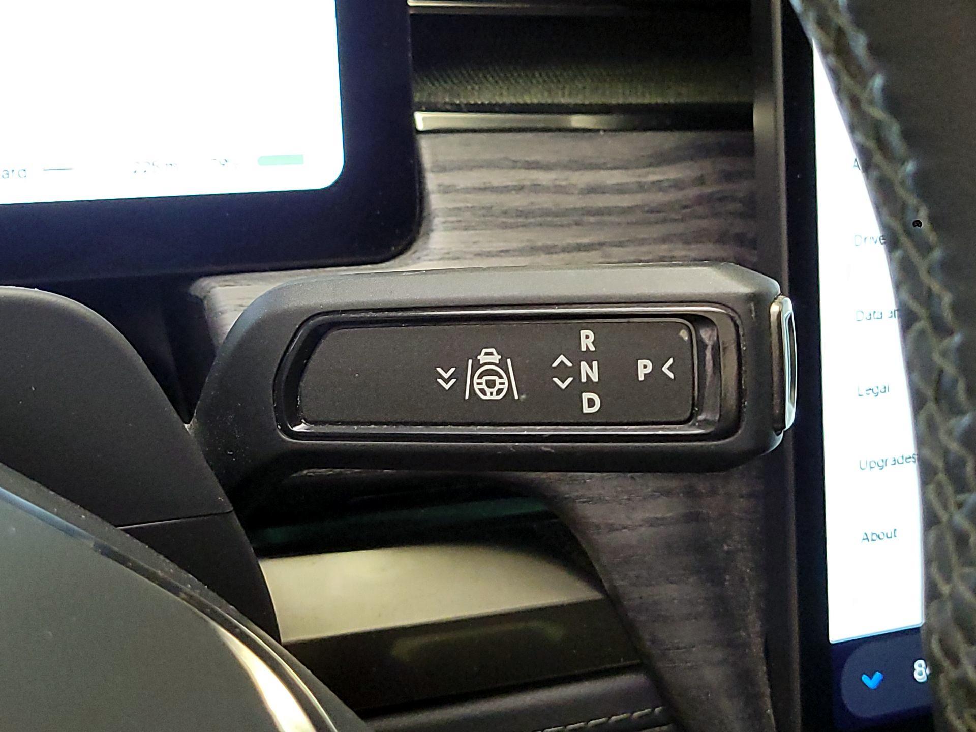 Thumbnail: 2022 Rivian R1T - 17