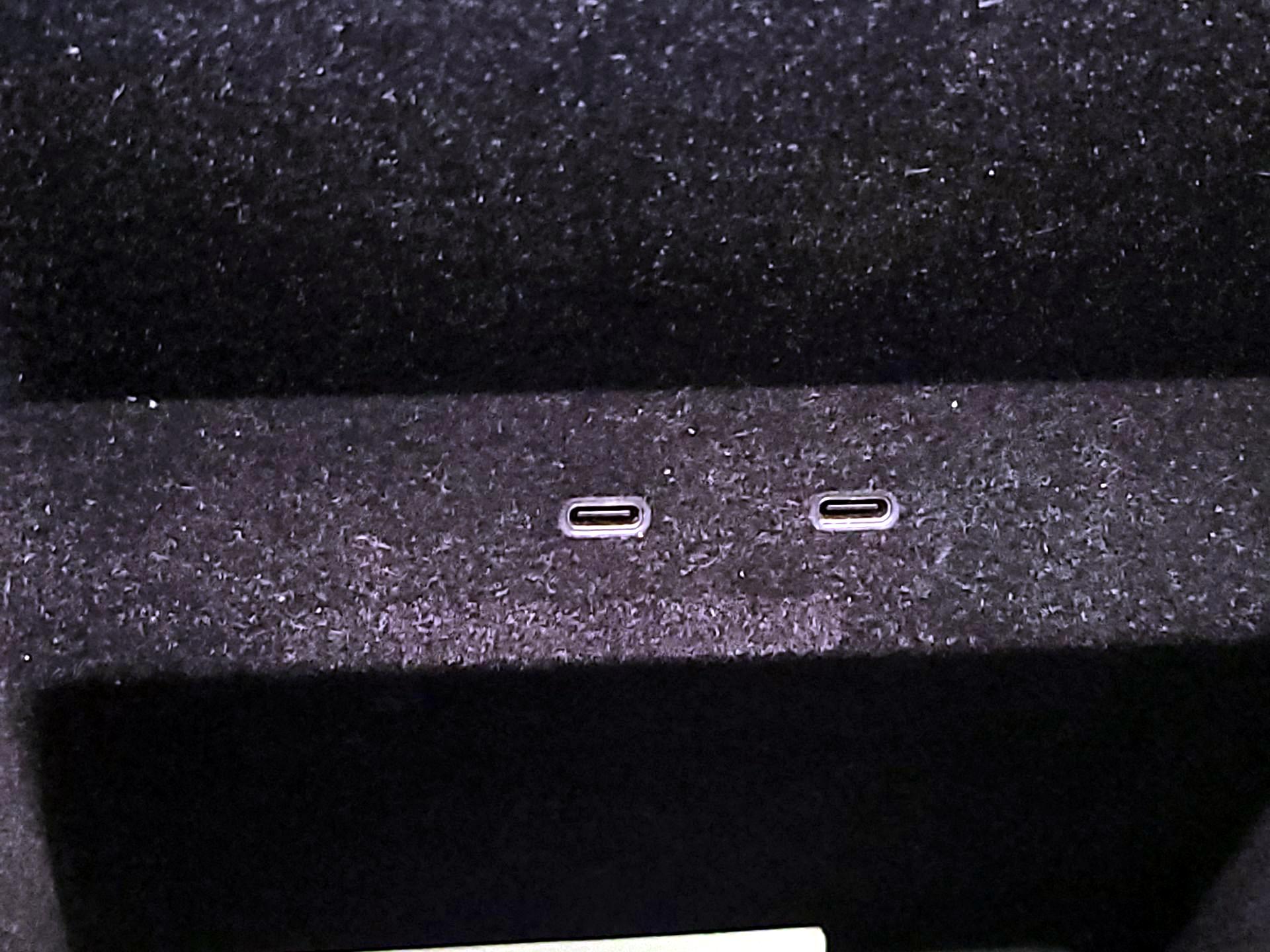 Thumbnail: 2022 Rivian R1T - 18