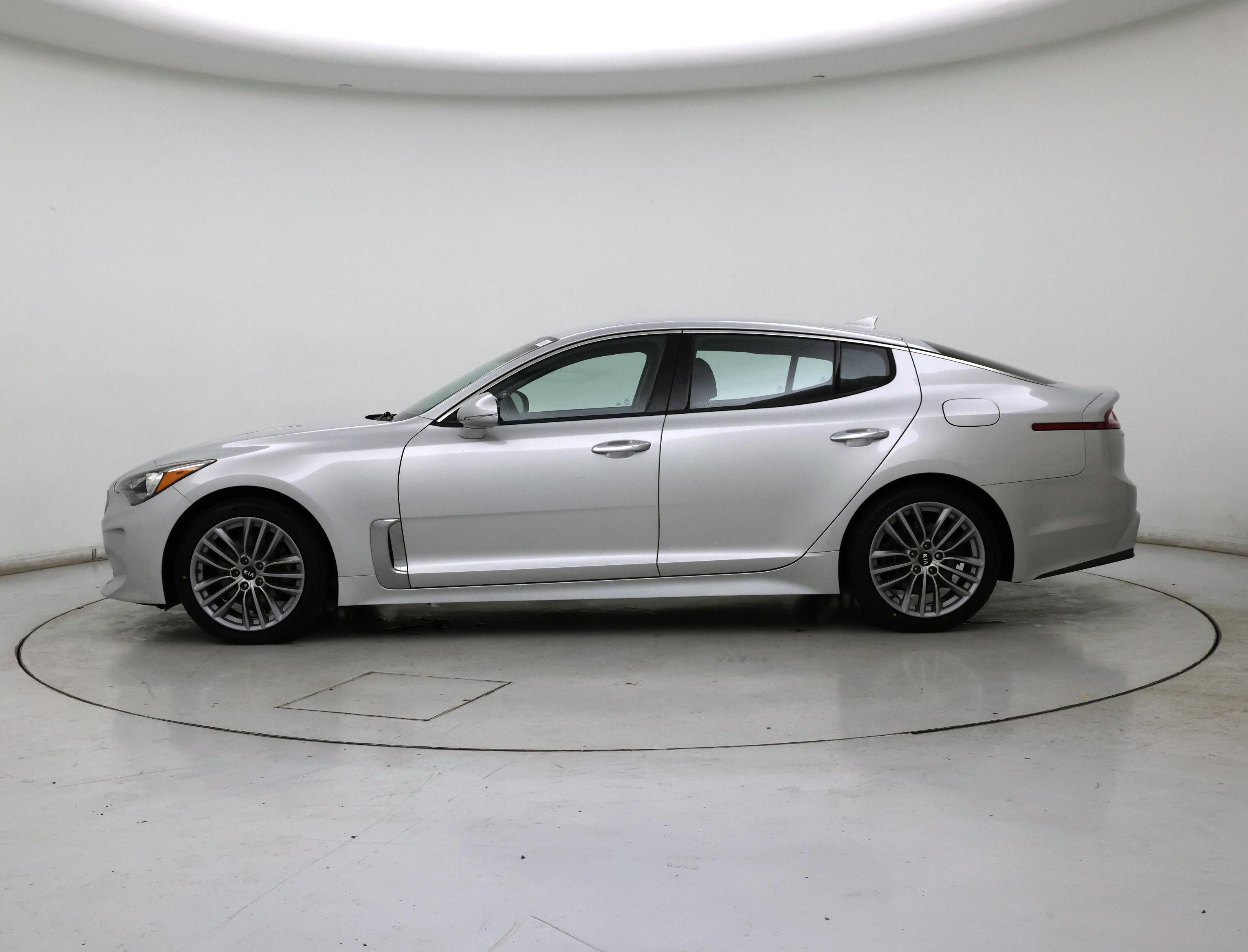 Thumbnail: 2018 Kia Stinger - 3