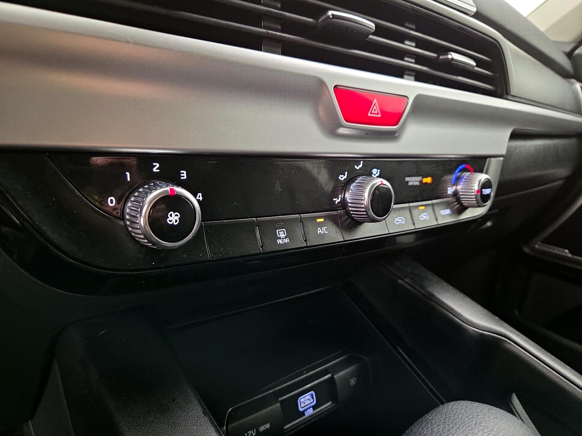 Thumbnail: 2021 Kia Telluride - 16