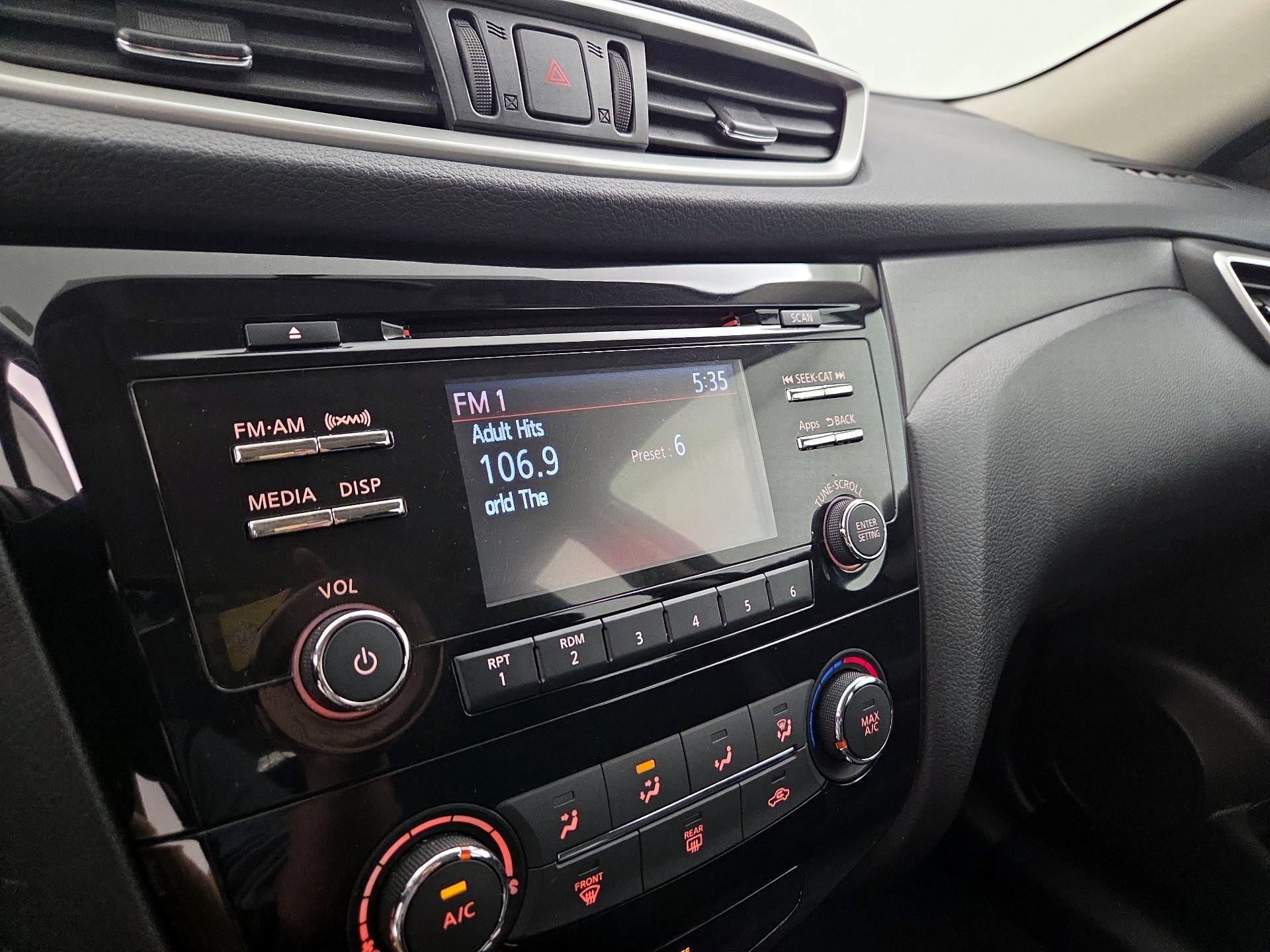 Thumbnail: 2016 Nissan Rogue - 15