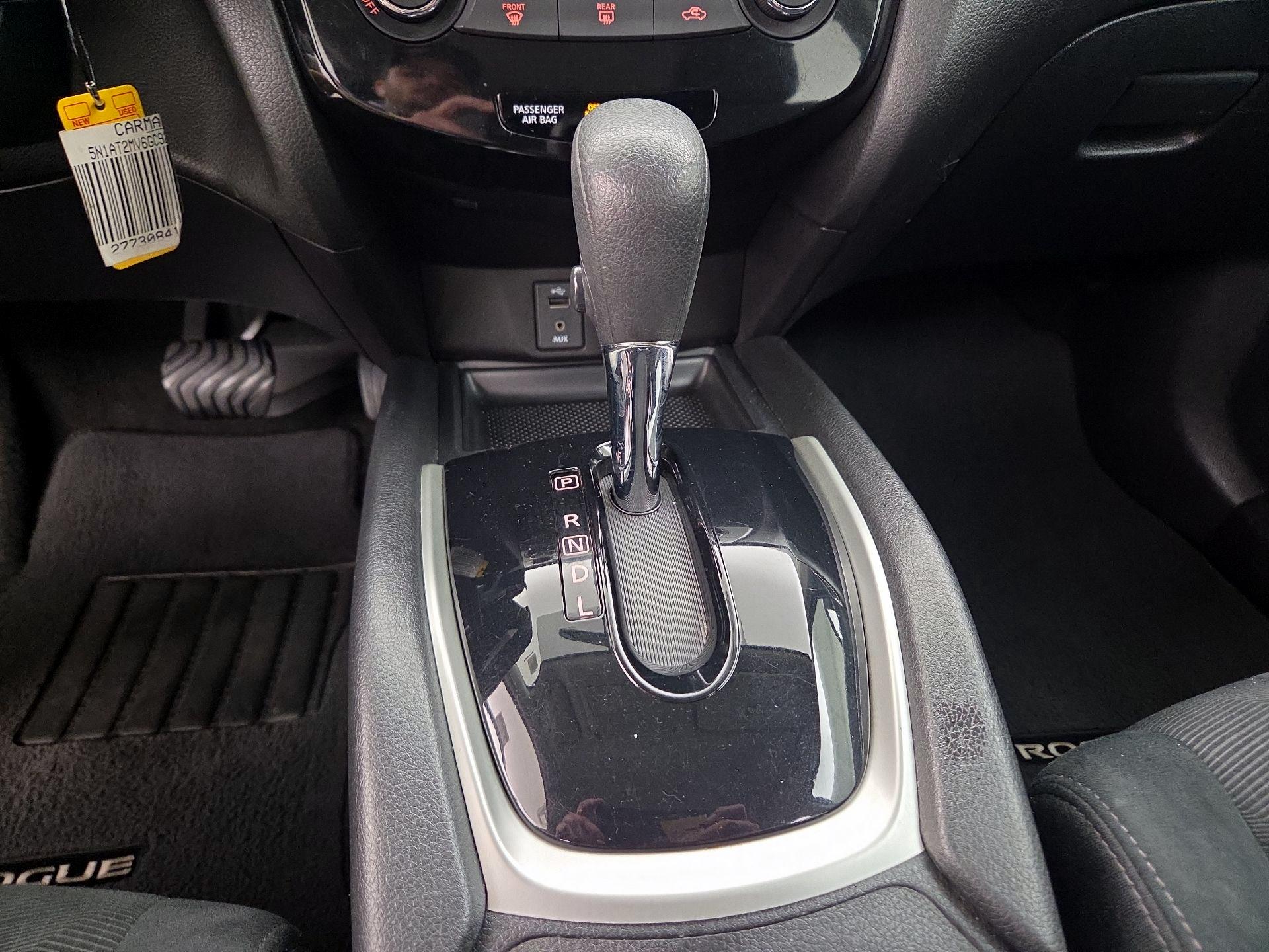 Thumbnail: 2016 Nissan Rogue - 17