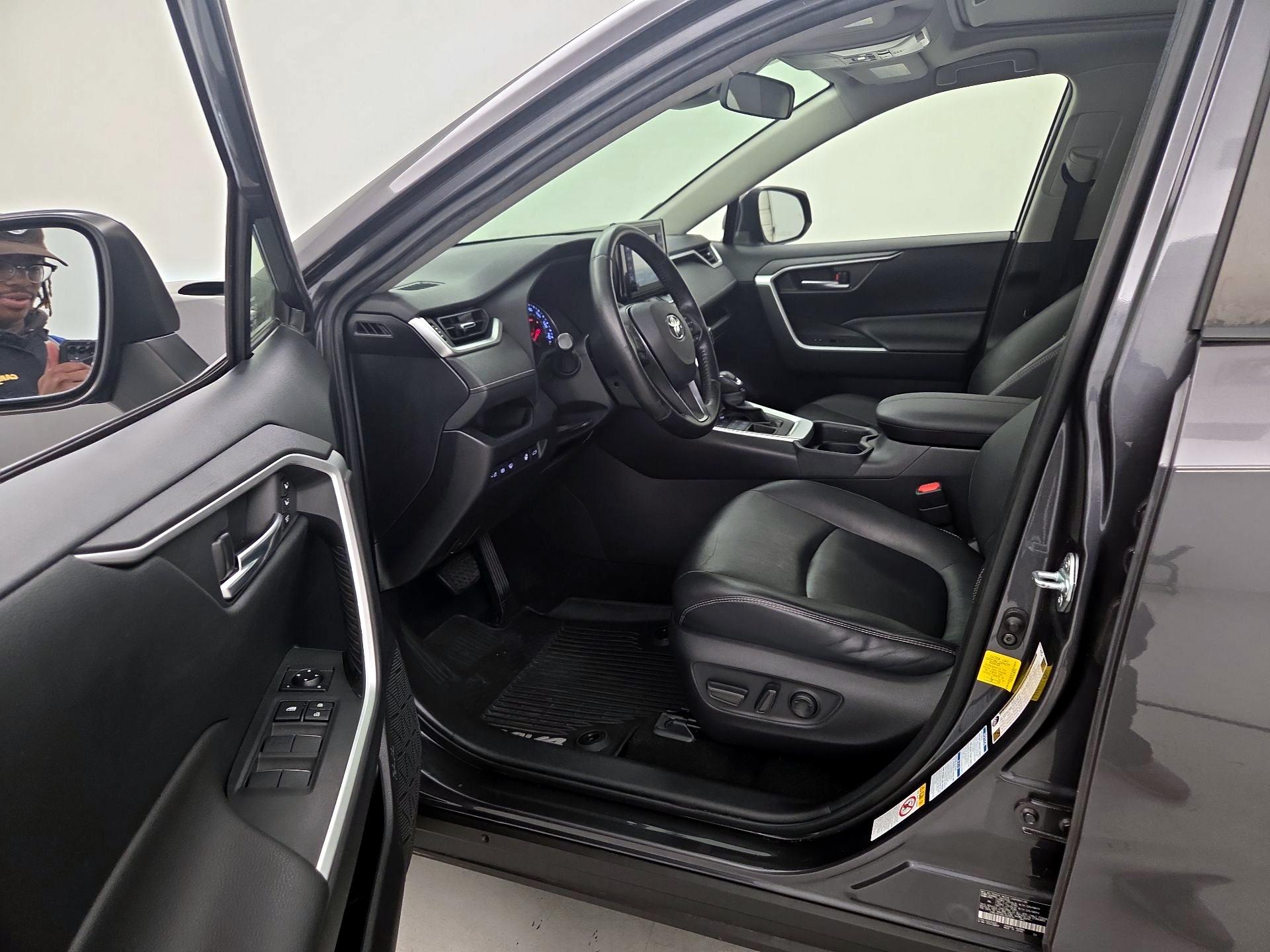 Thumbnail: 2019 Toyota RAV4 - 11