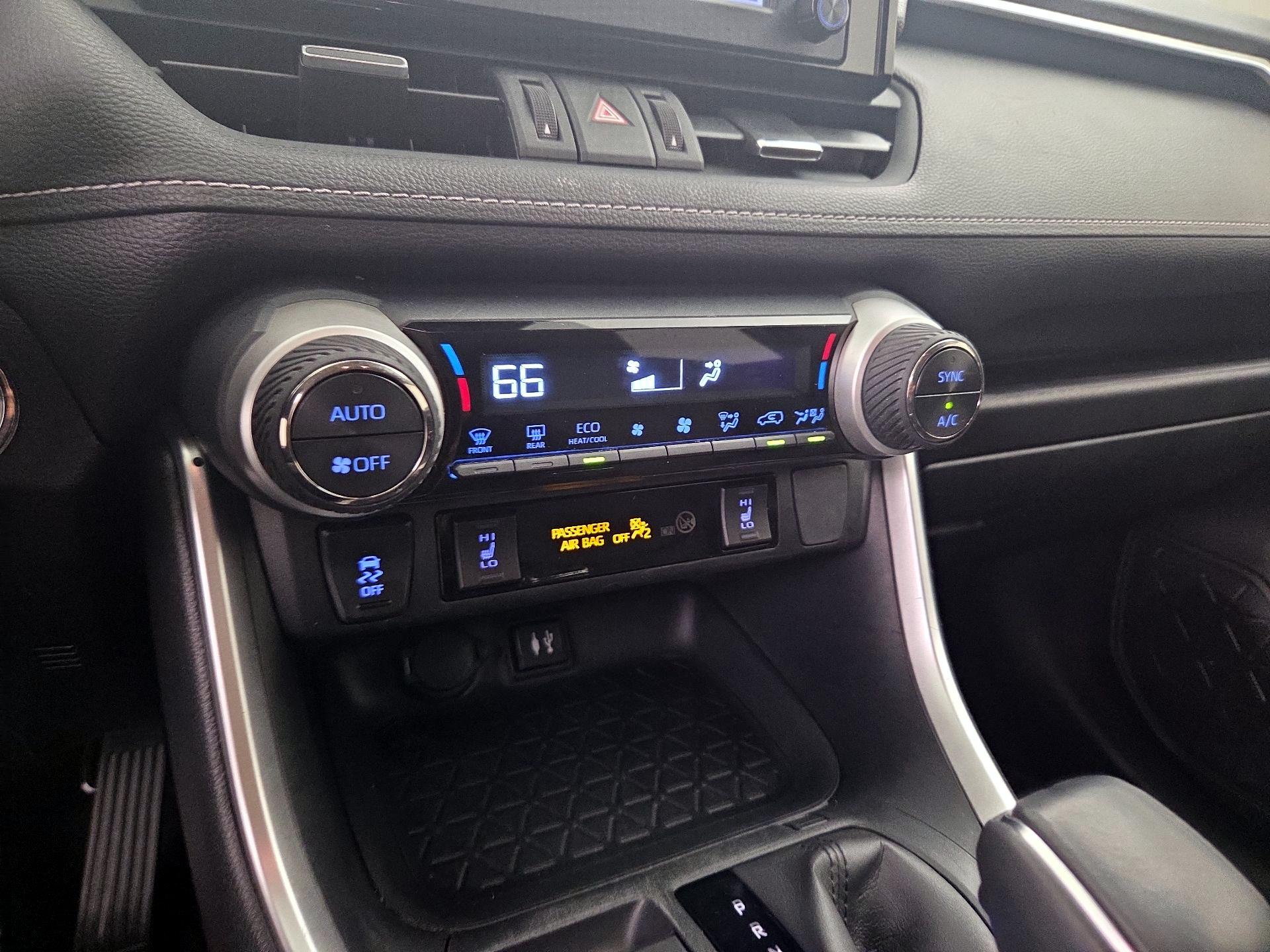 Thumbnail: 2019 Toyota RAV4 - 16