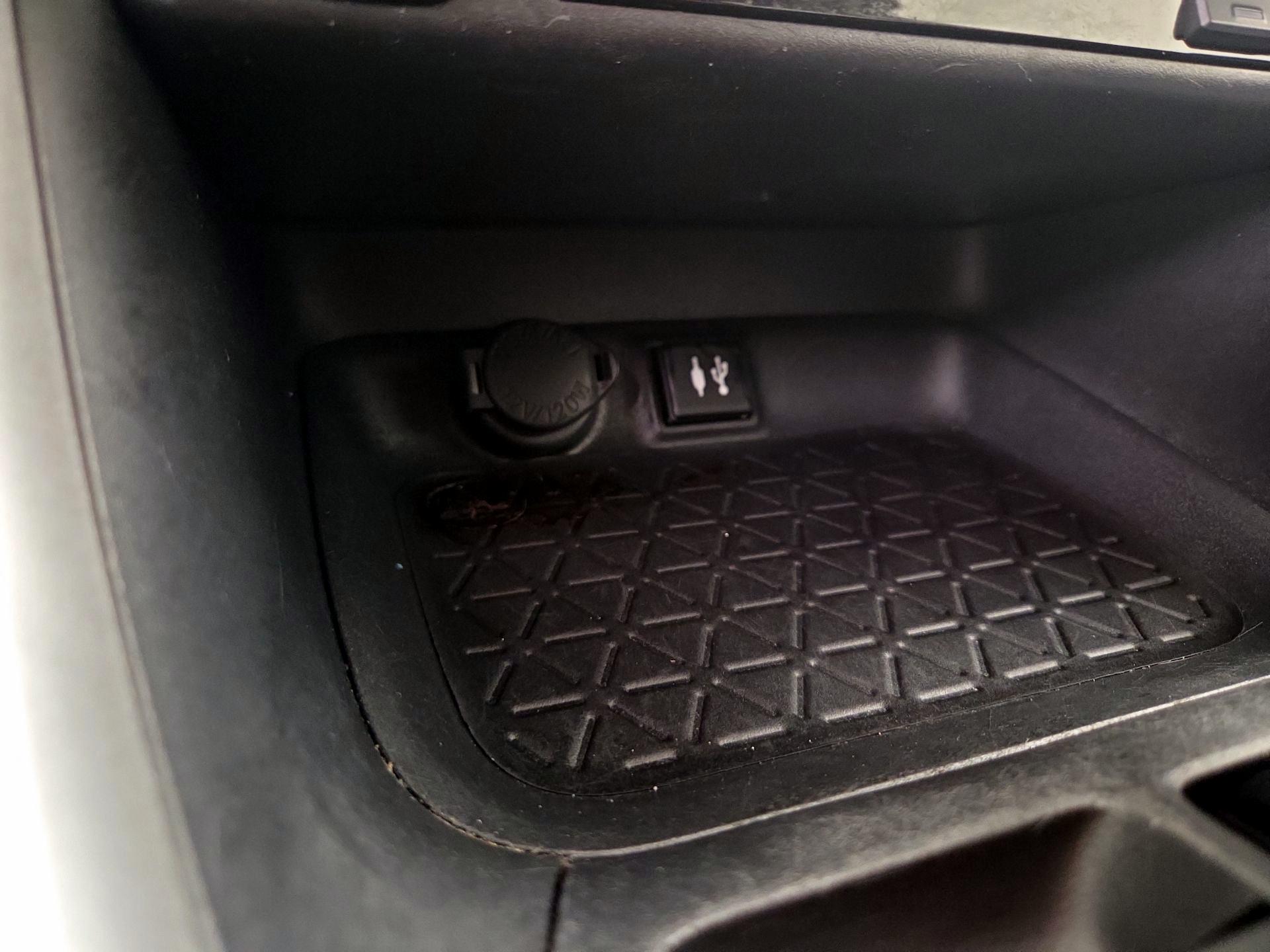 Thumbnail: 2019 Toyota RAV4 - 18