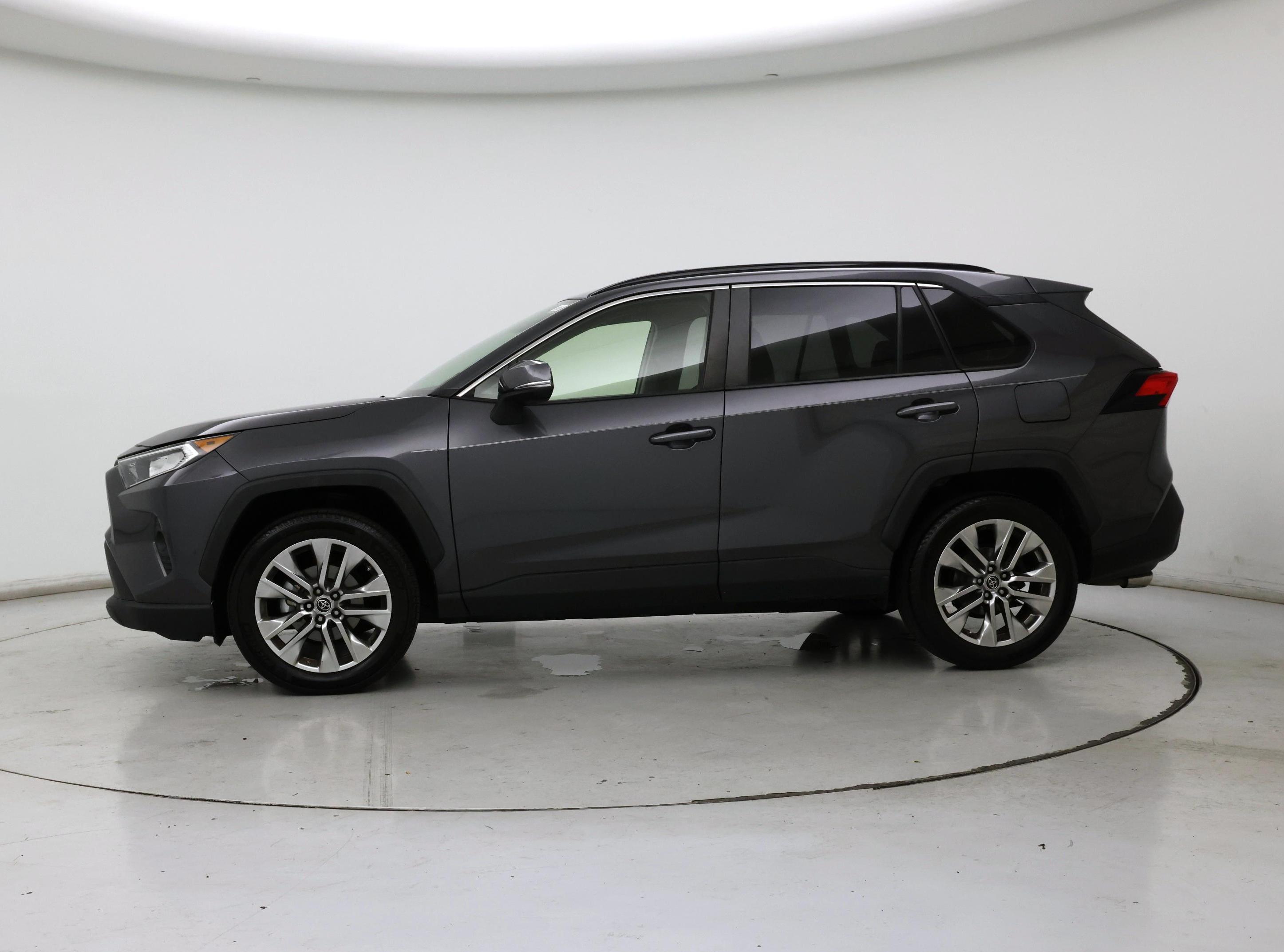Thumbnail: 2019 Toyota RAV4 - 3