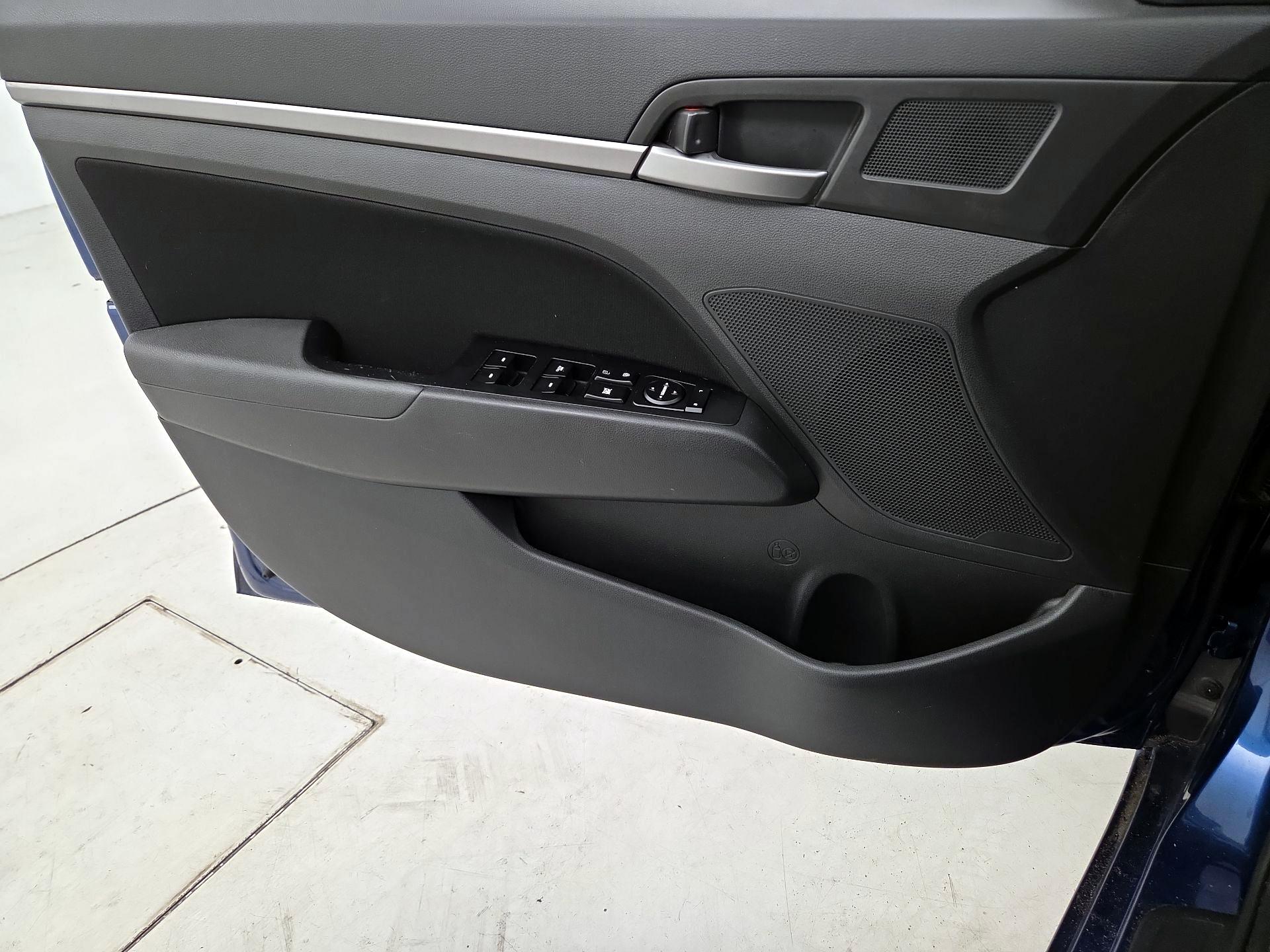 Thumbnail: 2017 Hyundai Elantra - 12