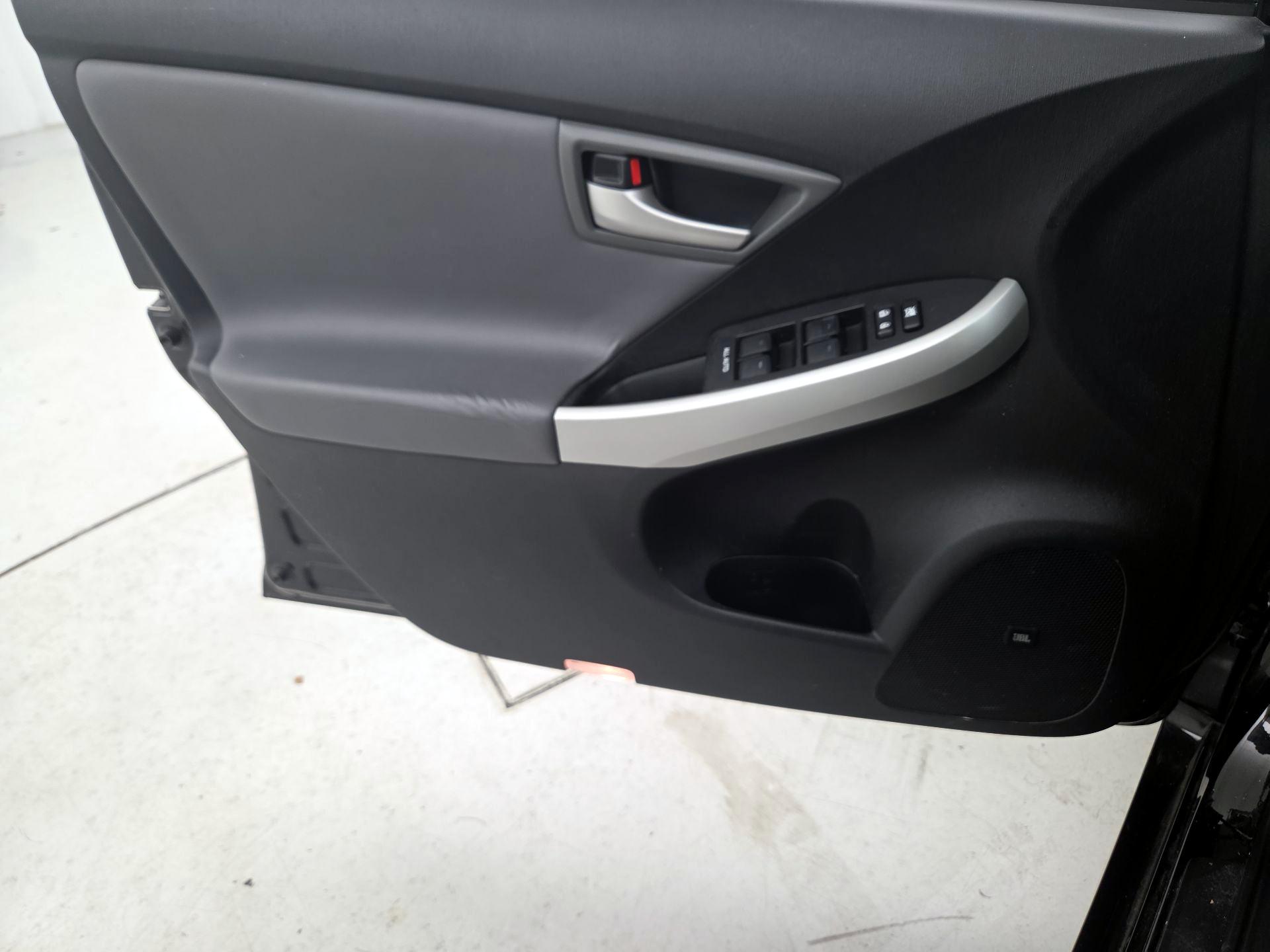 Thumbnail: 2015 Toyota Prius - 12