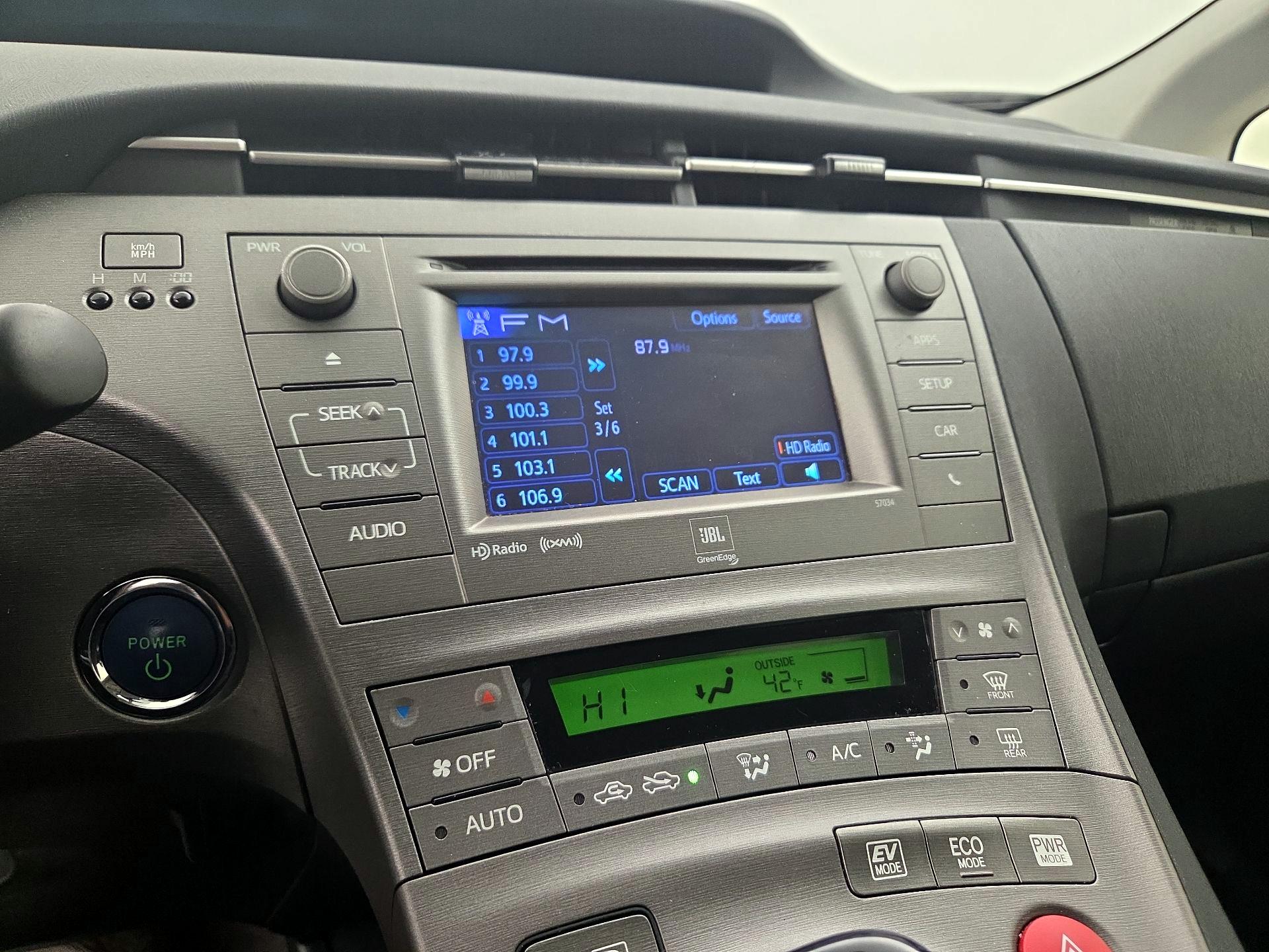 Thumbnail: 2015 Toyota Prius - 15