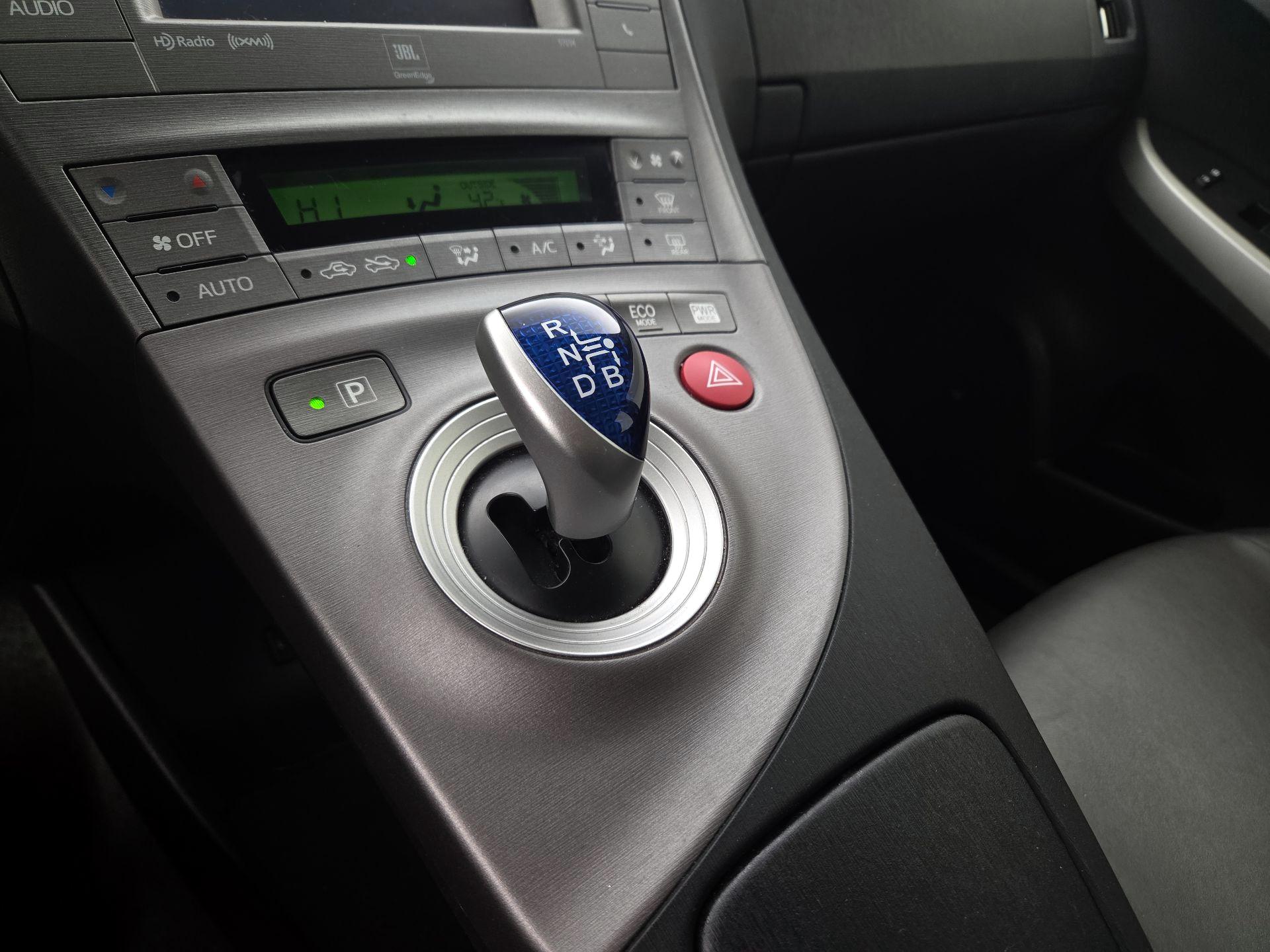 Thumbnail: 2015 Toyota Prius - 17