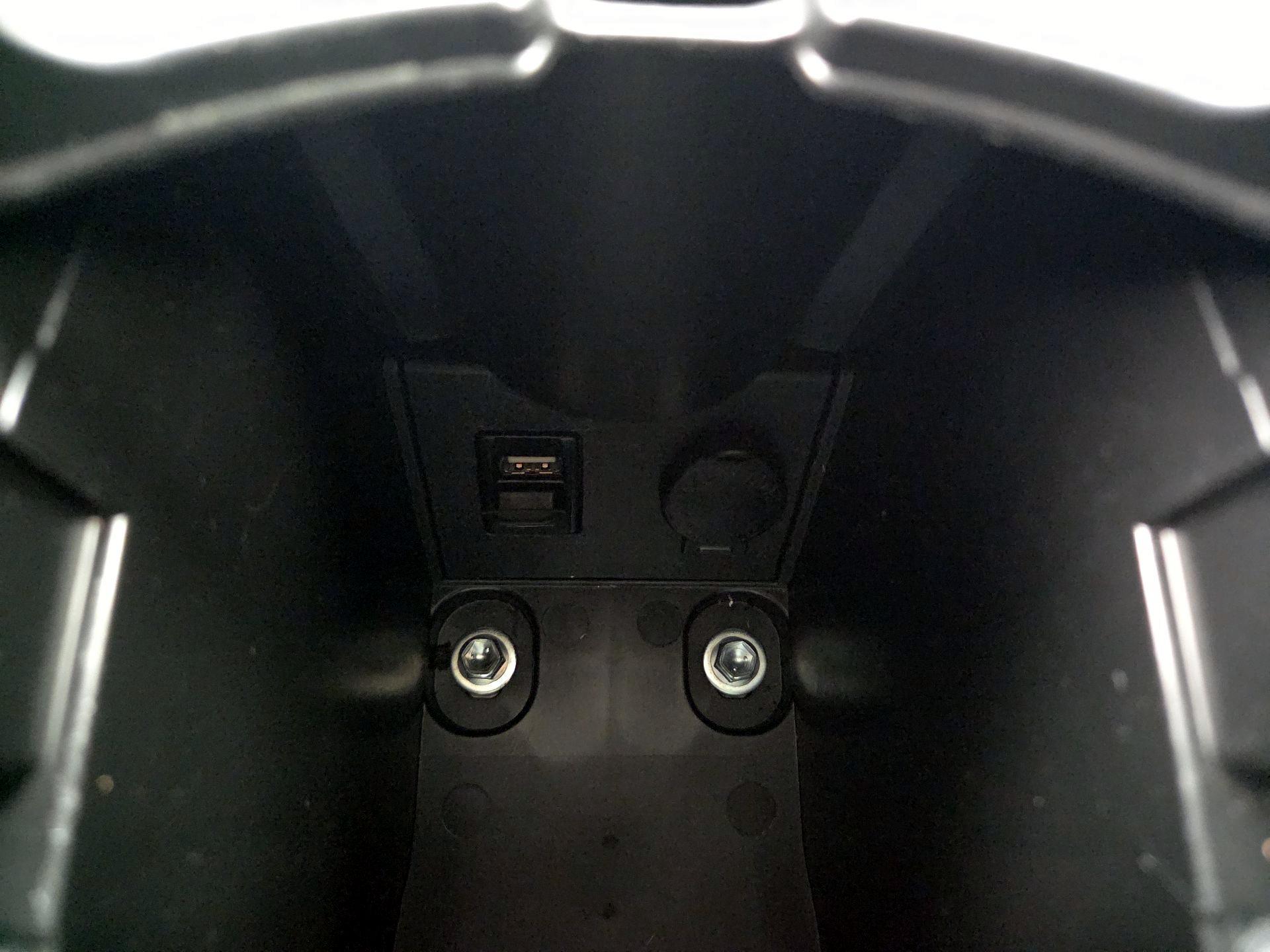 Thumbnail: 2015 Toyota Prius - 18