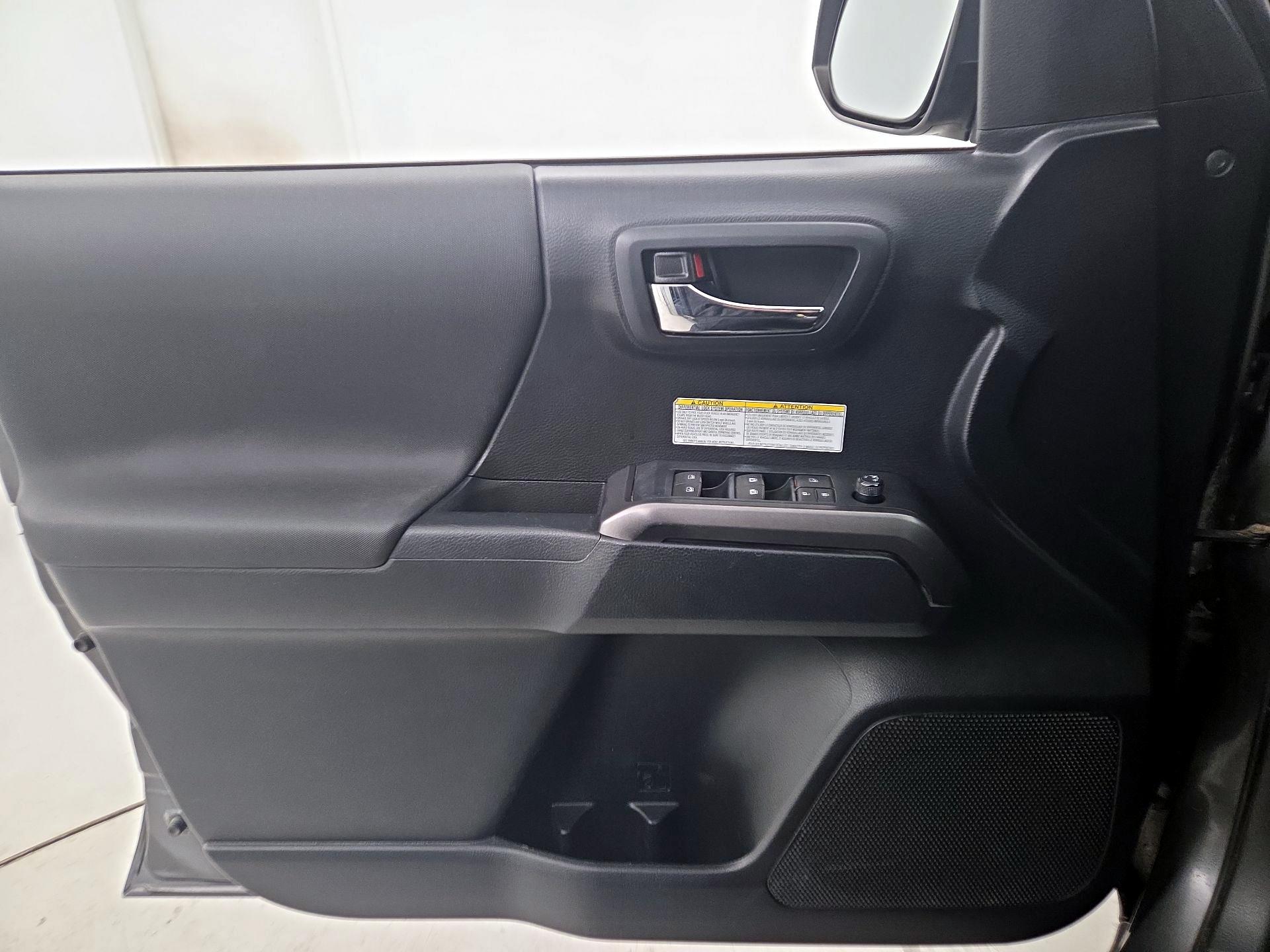 Thumbnail: 2019 Toyota Tacoma - 12