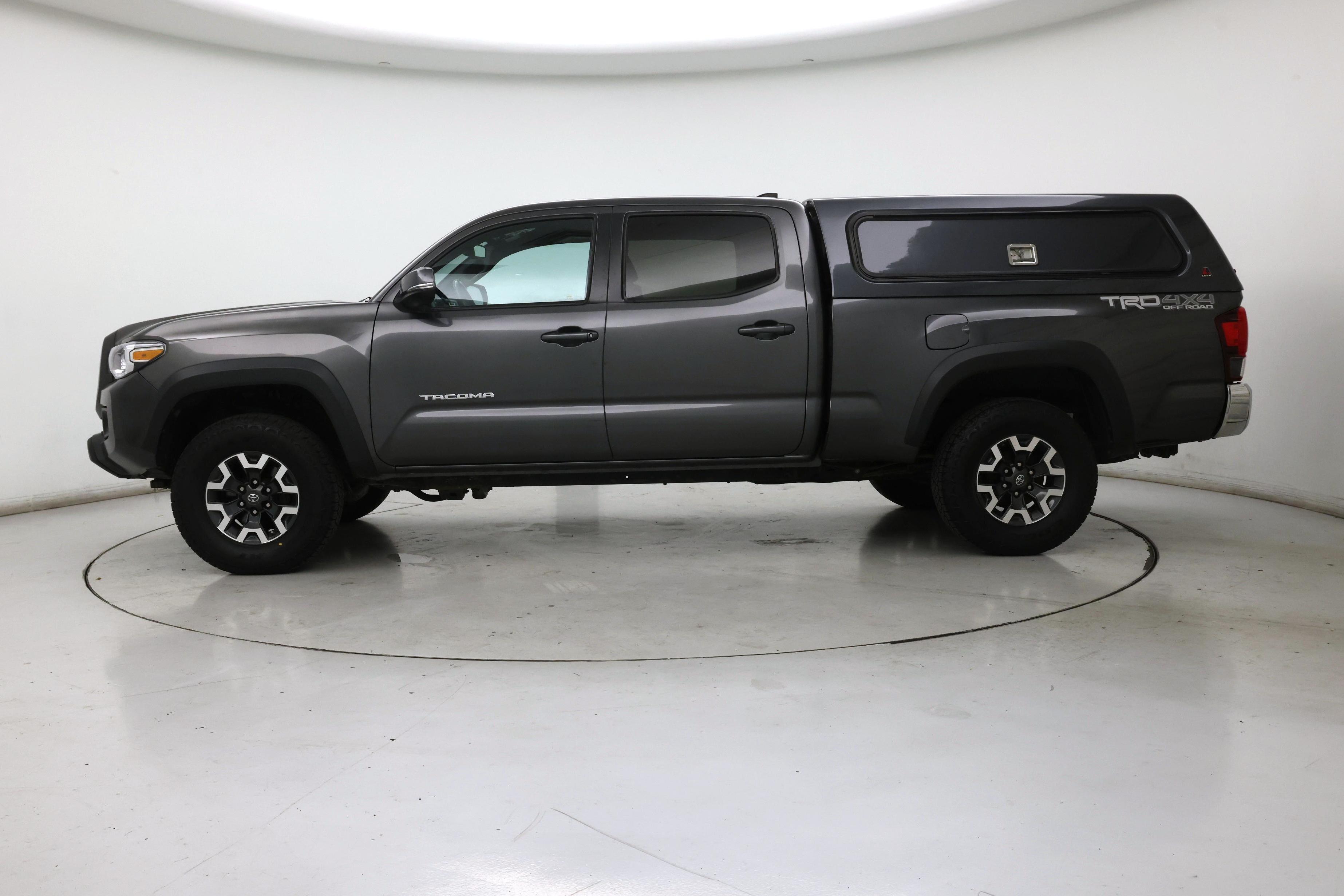 Thumbnail: 2019 Toyota Tacoma - 3