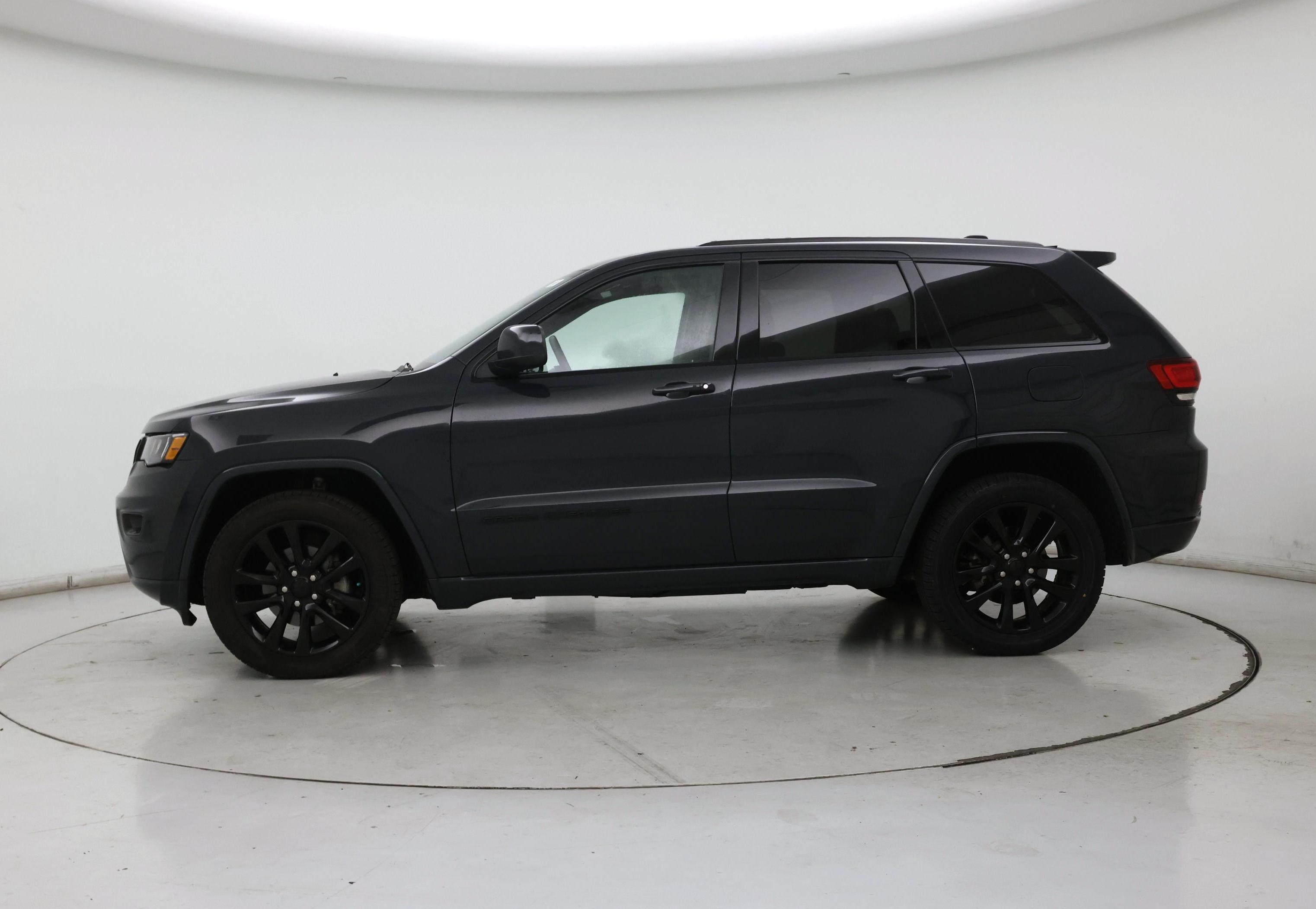 Thumbnail: 2018 Jeep Grand Cherokee - 3