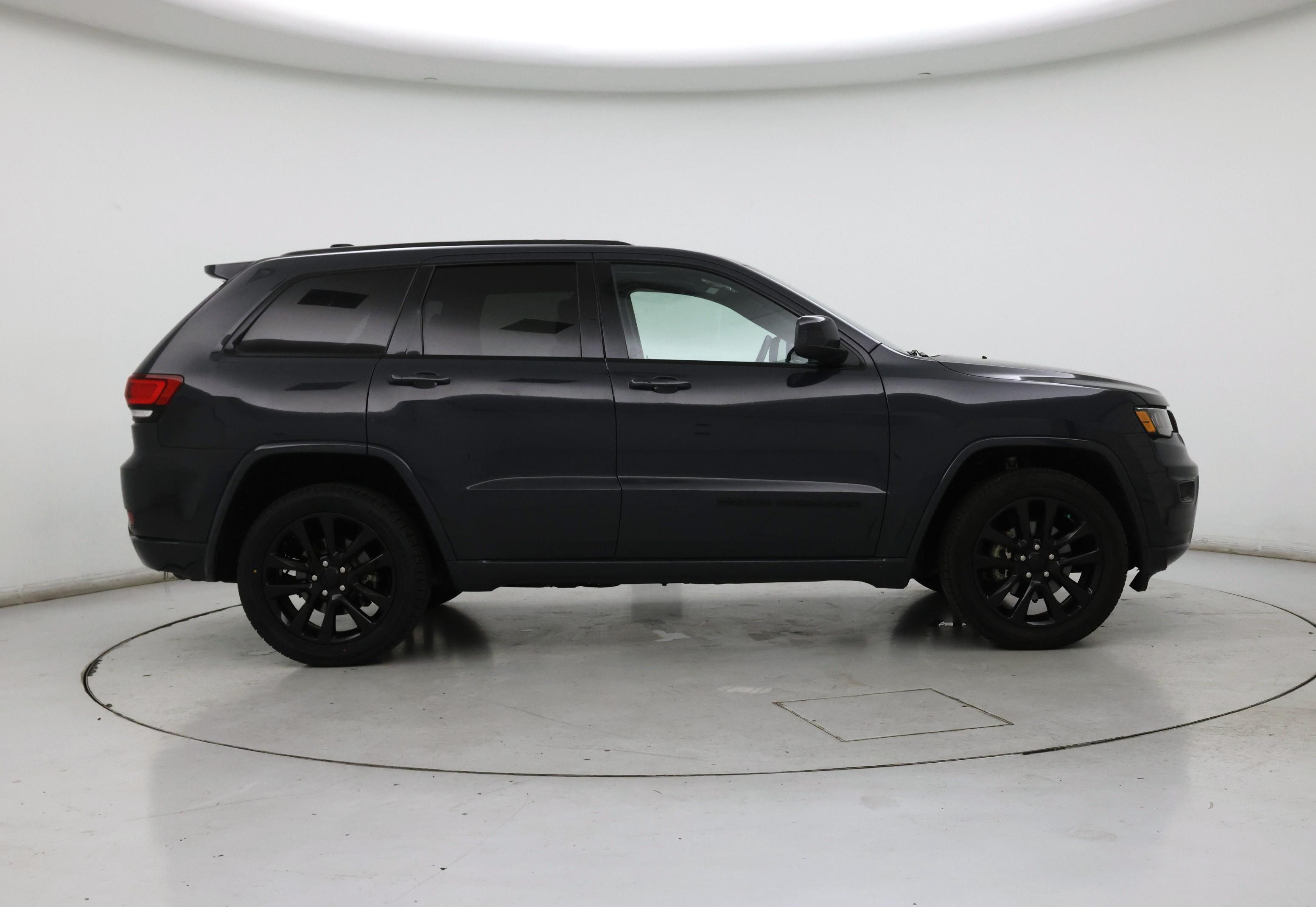 Thumbnail: 2018 Jeep Grand Cherokee - 7