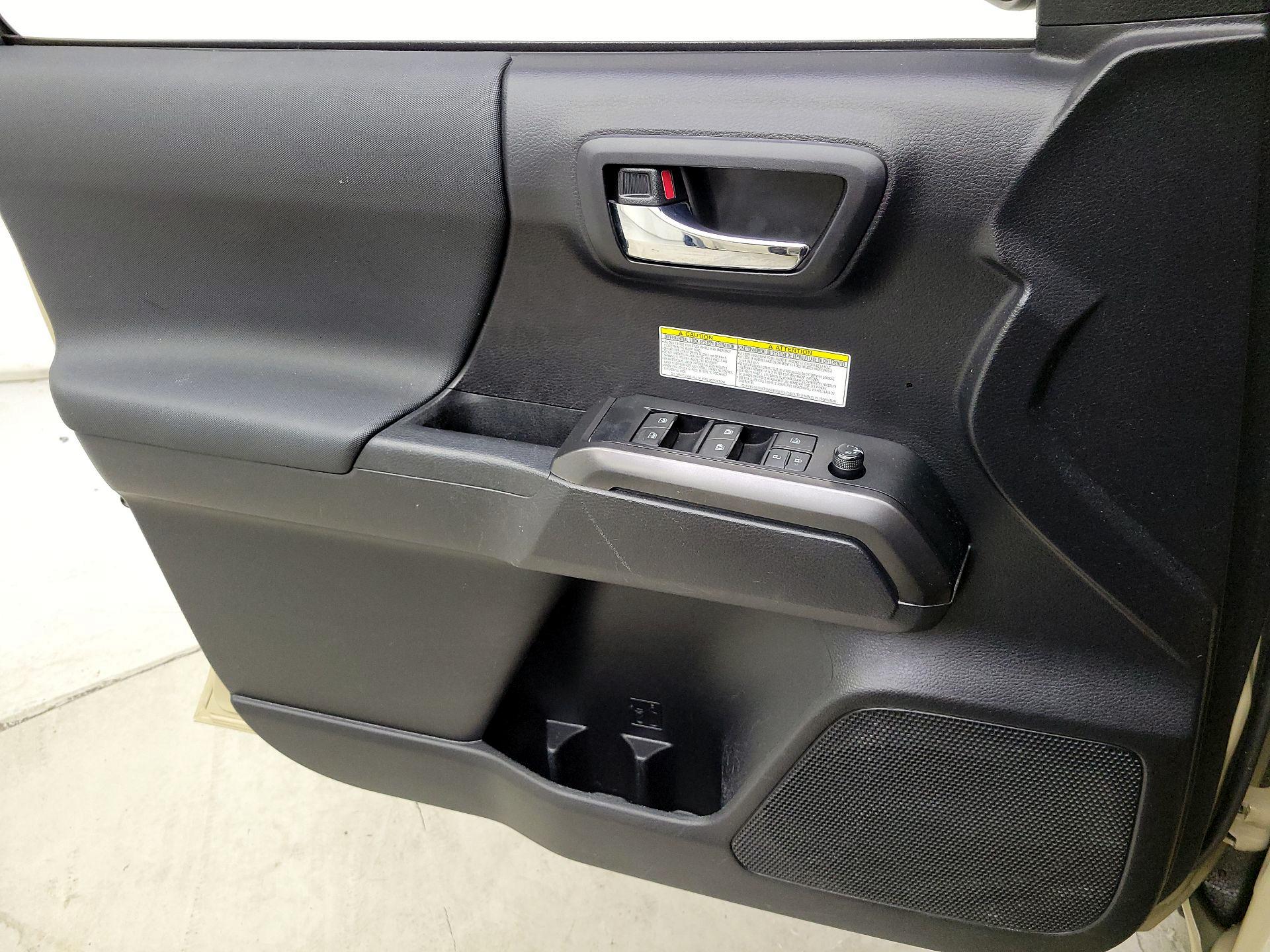 Thumbnail: 2020 Toyota Tacoma - 12