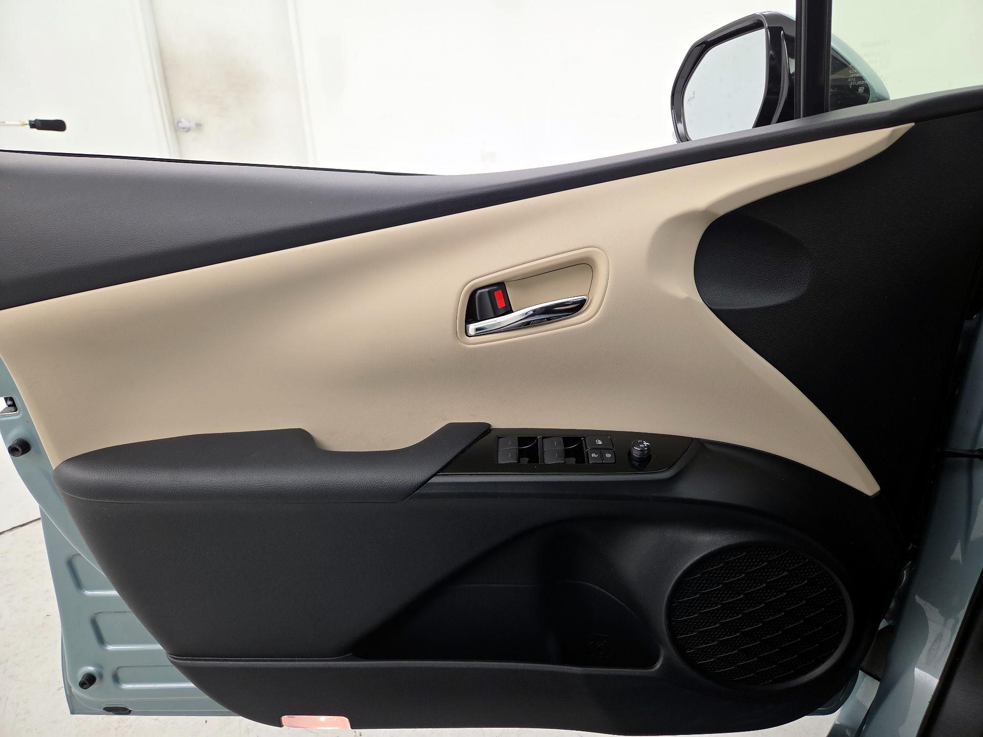 Thumbnail: 2019 Toyota Prius - 12