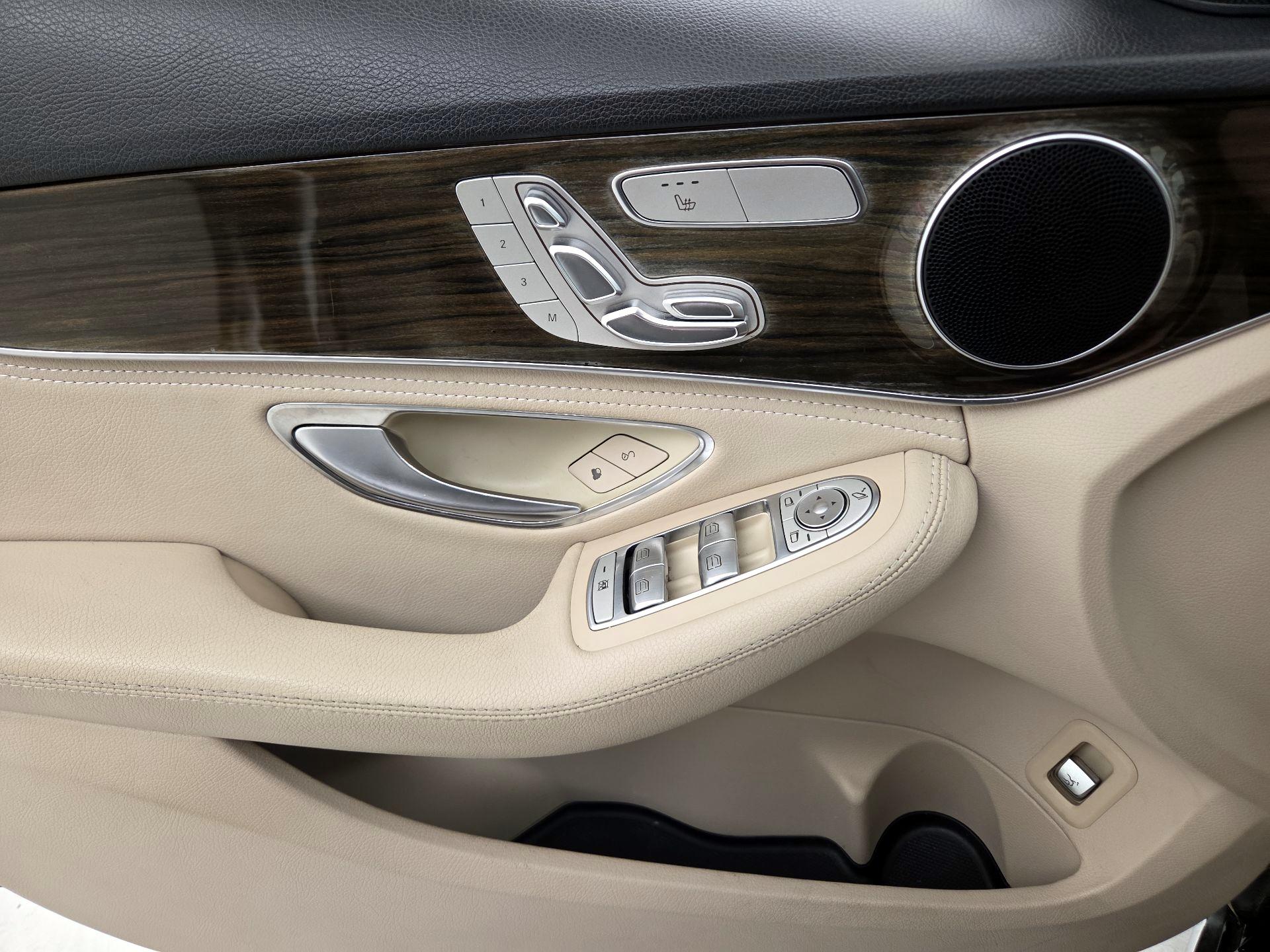 Thumbnail: 2016 Mercedes-Benz C-Class - 12