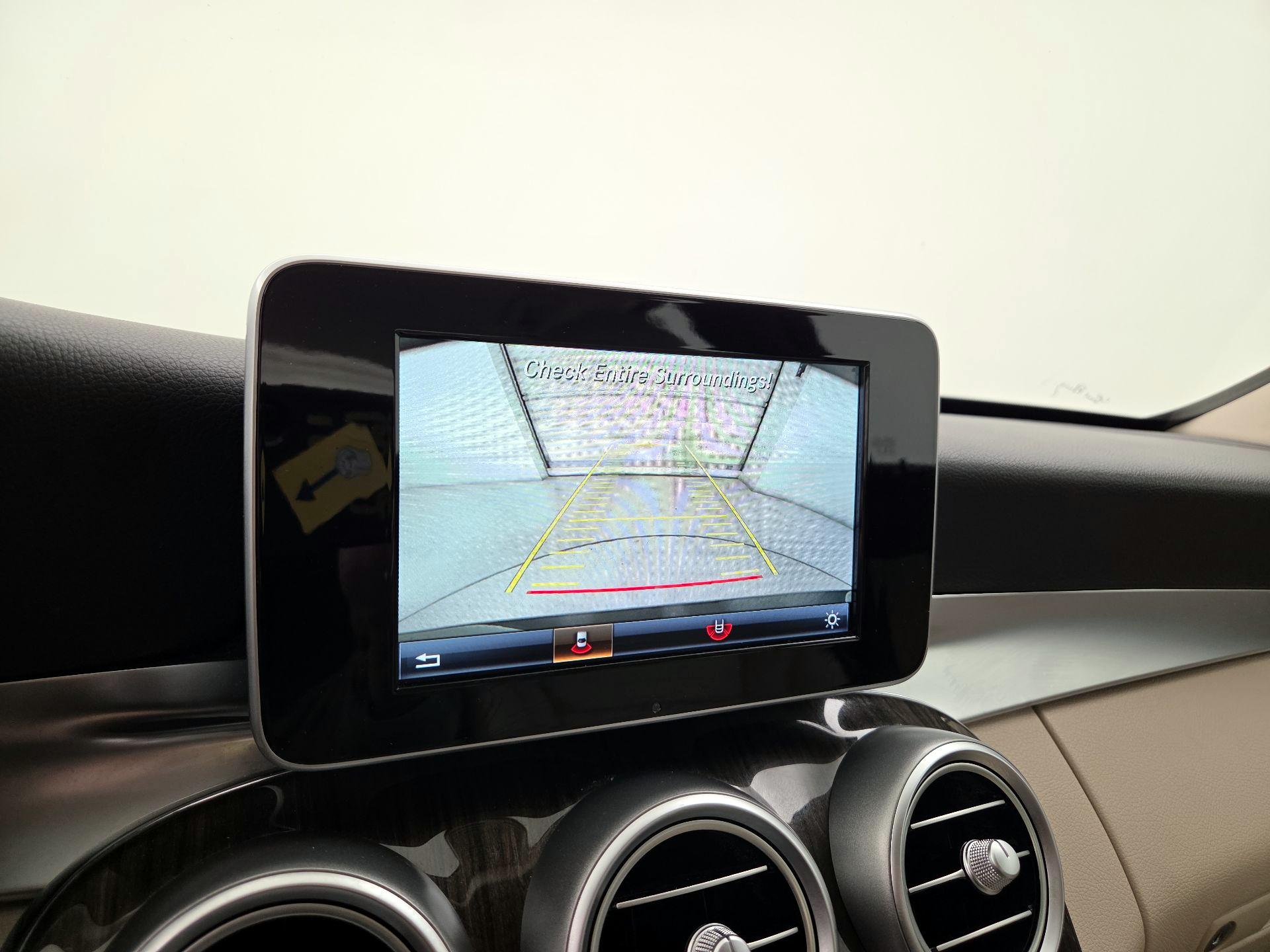 Thumbnail: 2016 Mercedes-Benz C-Class - 15