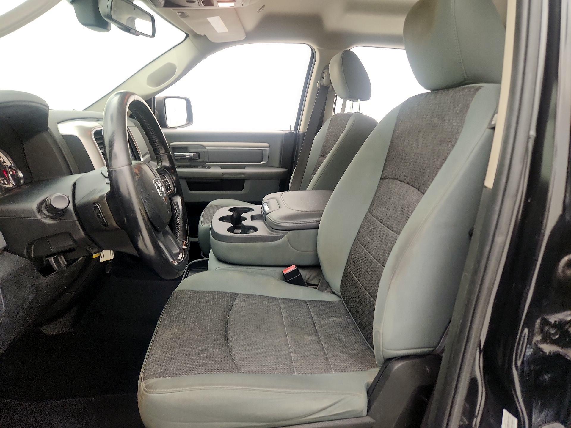 Thumbnail: 2019 RAM 1500 Classic - 11