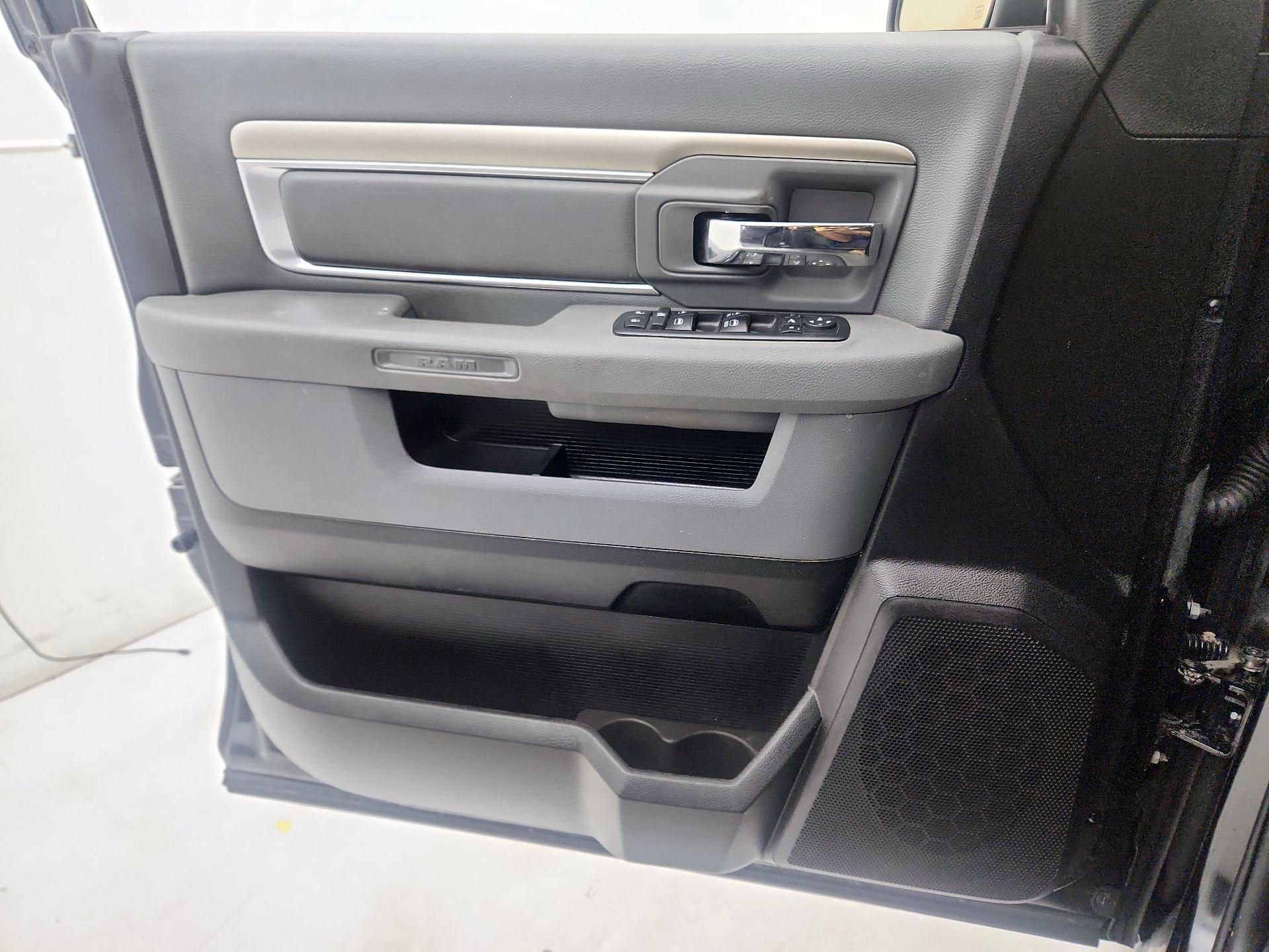 Thumbnail: 2019 RAM 1500 Classic - 12