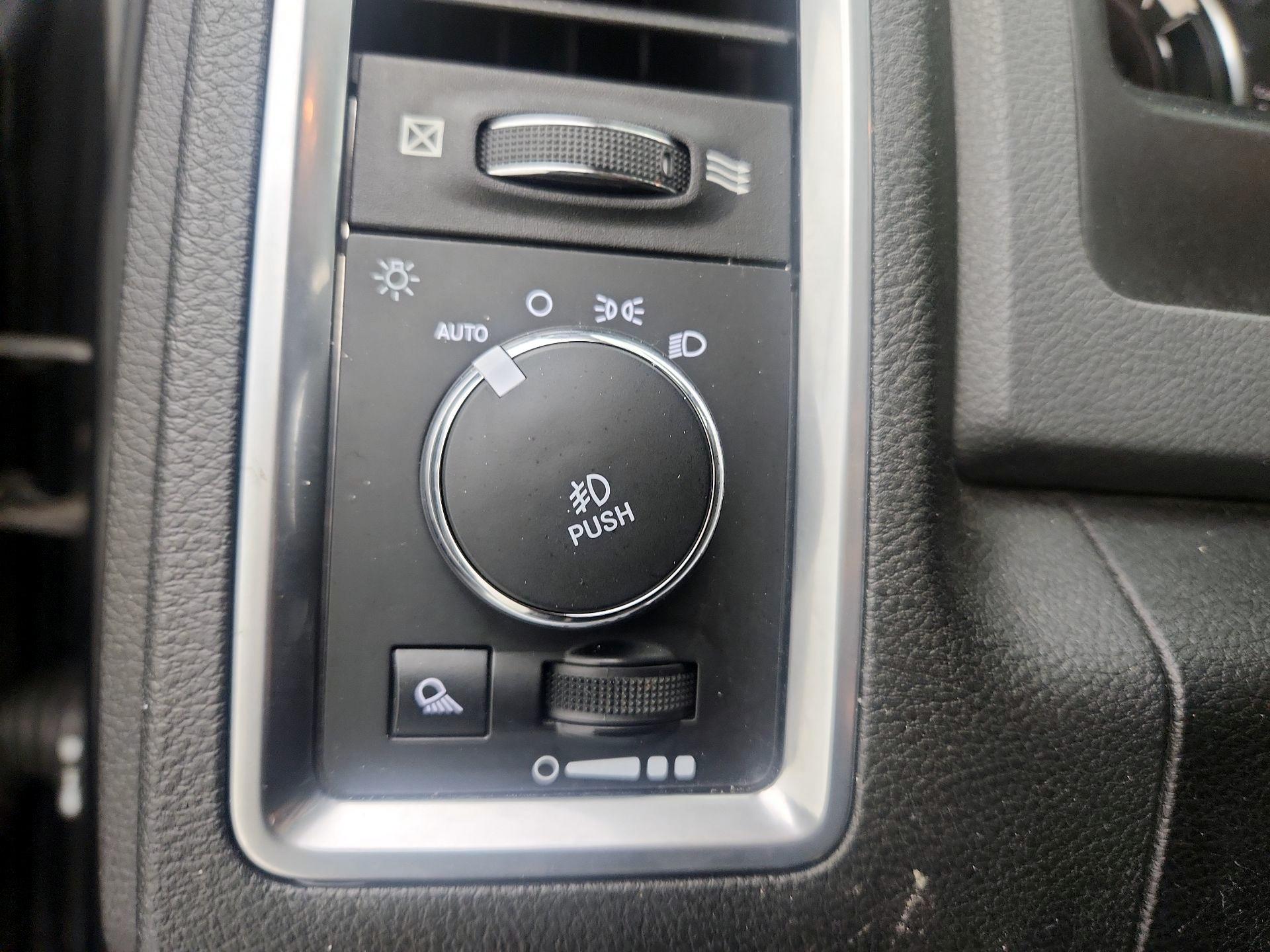 Thumbnail: 2019 RAM 1500 Classic - 13