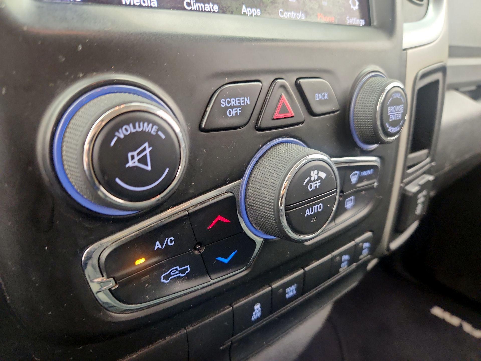 Thumbnail: 2019 RAM 1500 Classic - 16