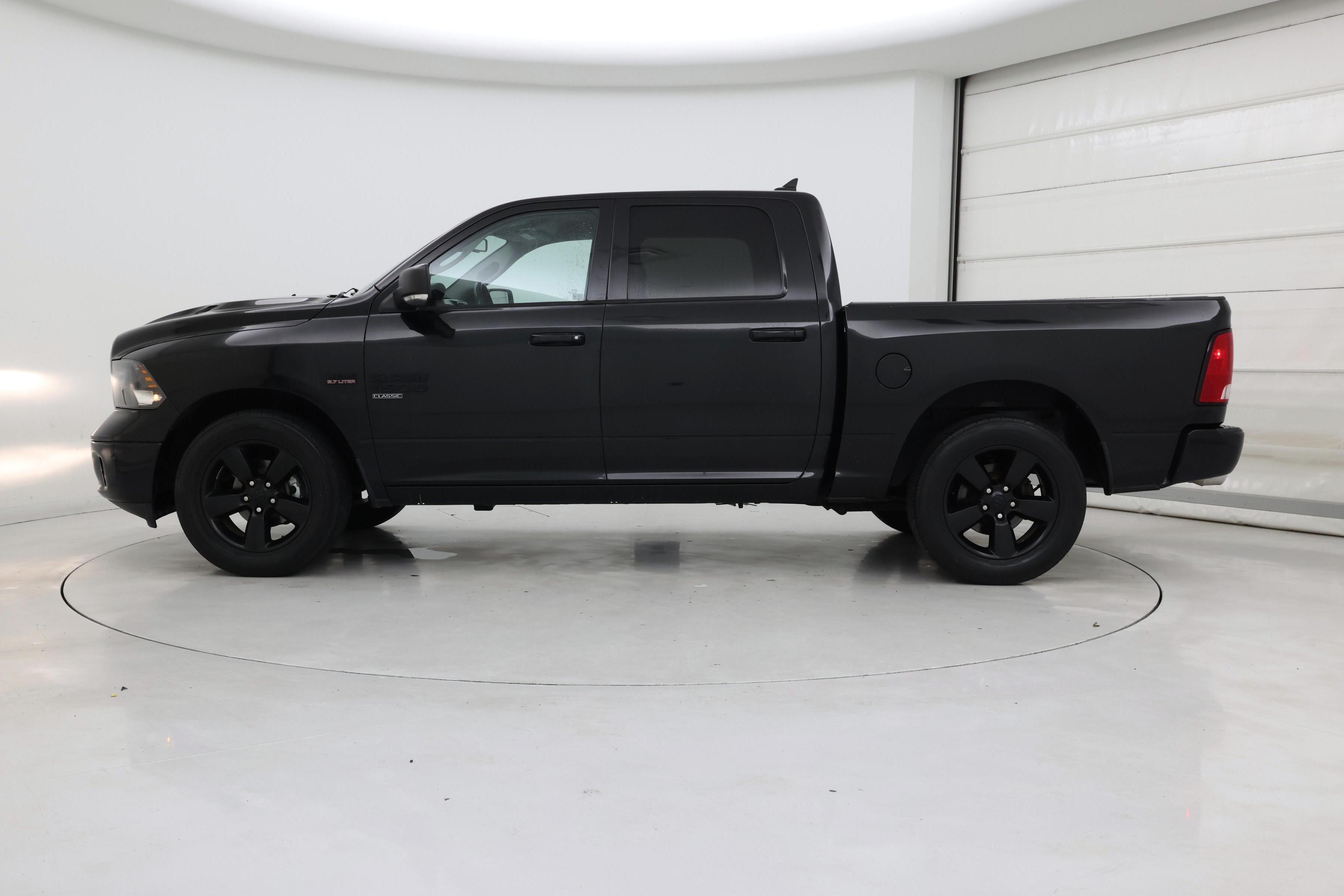 Thumbnail: 2019 RAM 1500 Classic - 3